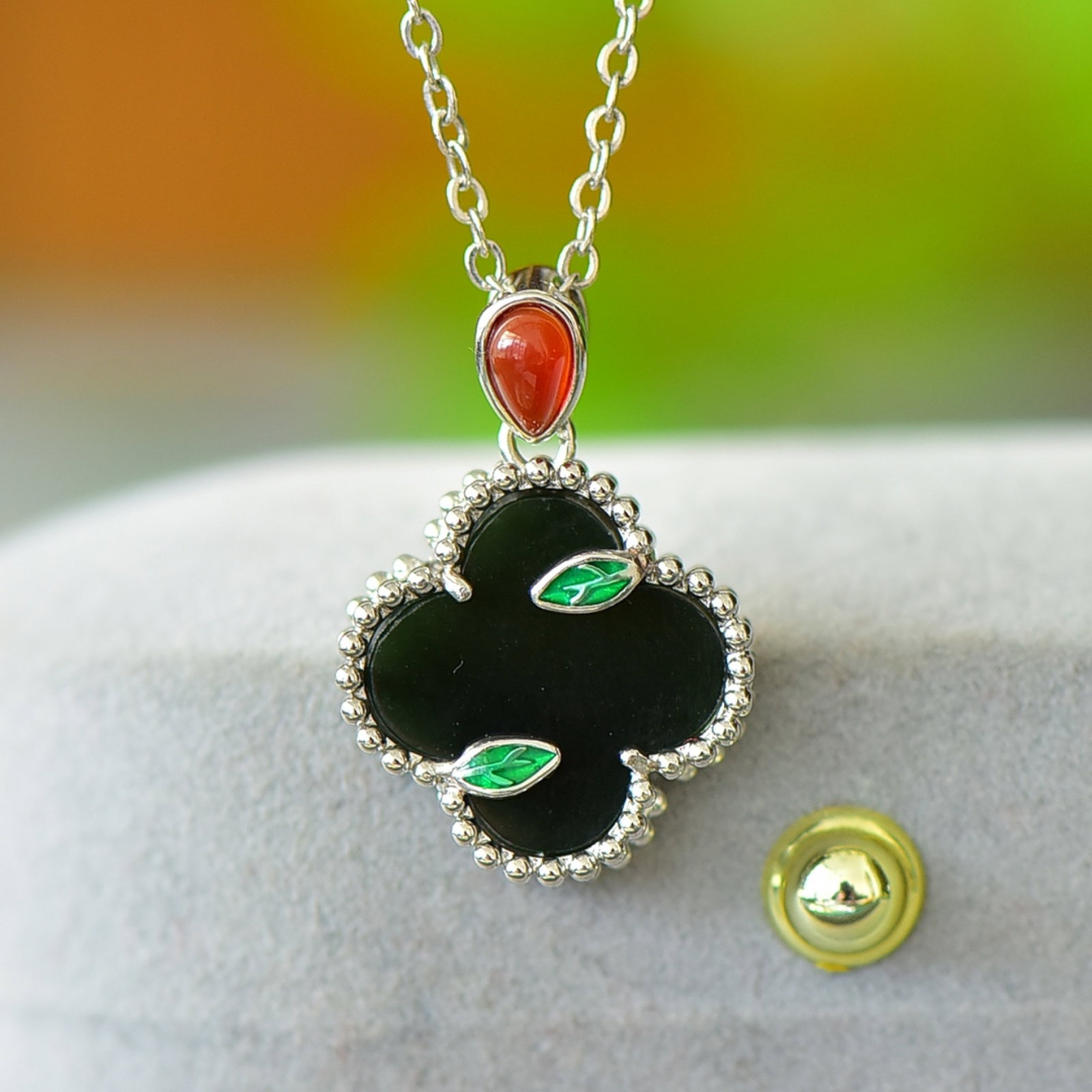 An Exquisite Bronze Inlaid Green Jade Necklace: An Exquisite Bronze Inlaid Green Jade Necklace,Size:5.5inx5.5in 铜镶青玉项链