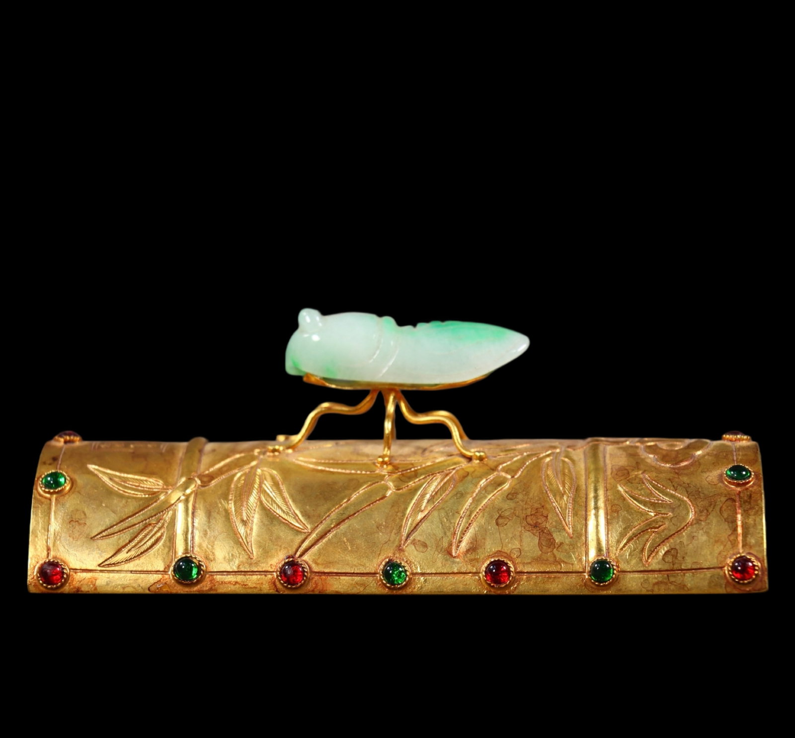 An Exquisite Gilt Bronze Inlaid Jadeite Cicada Ornament,Inlaid Gems