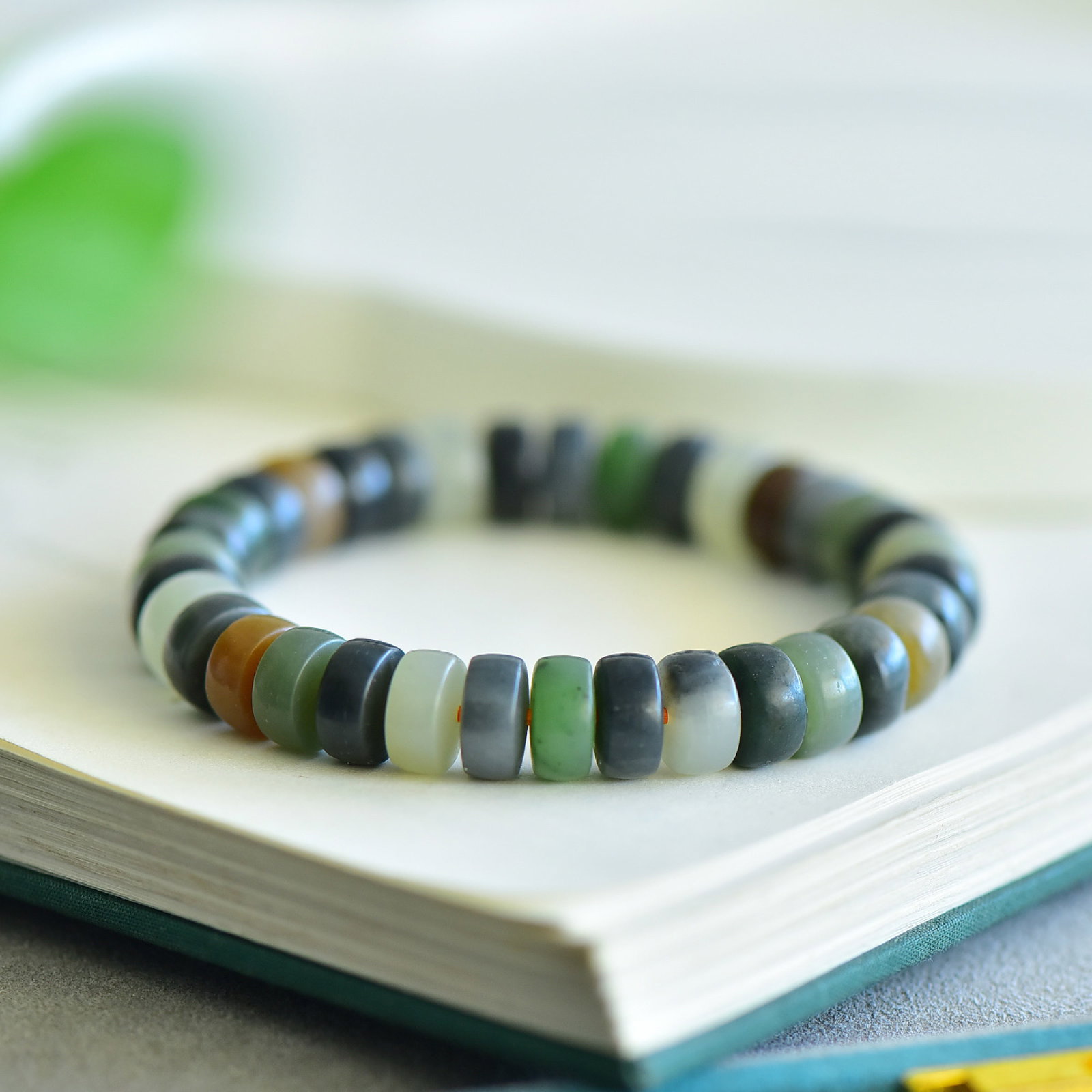 An Exquisite Multi-Gem Bracelets - 4