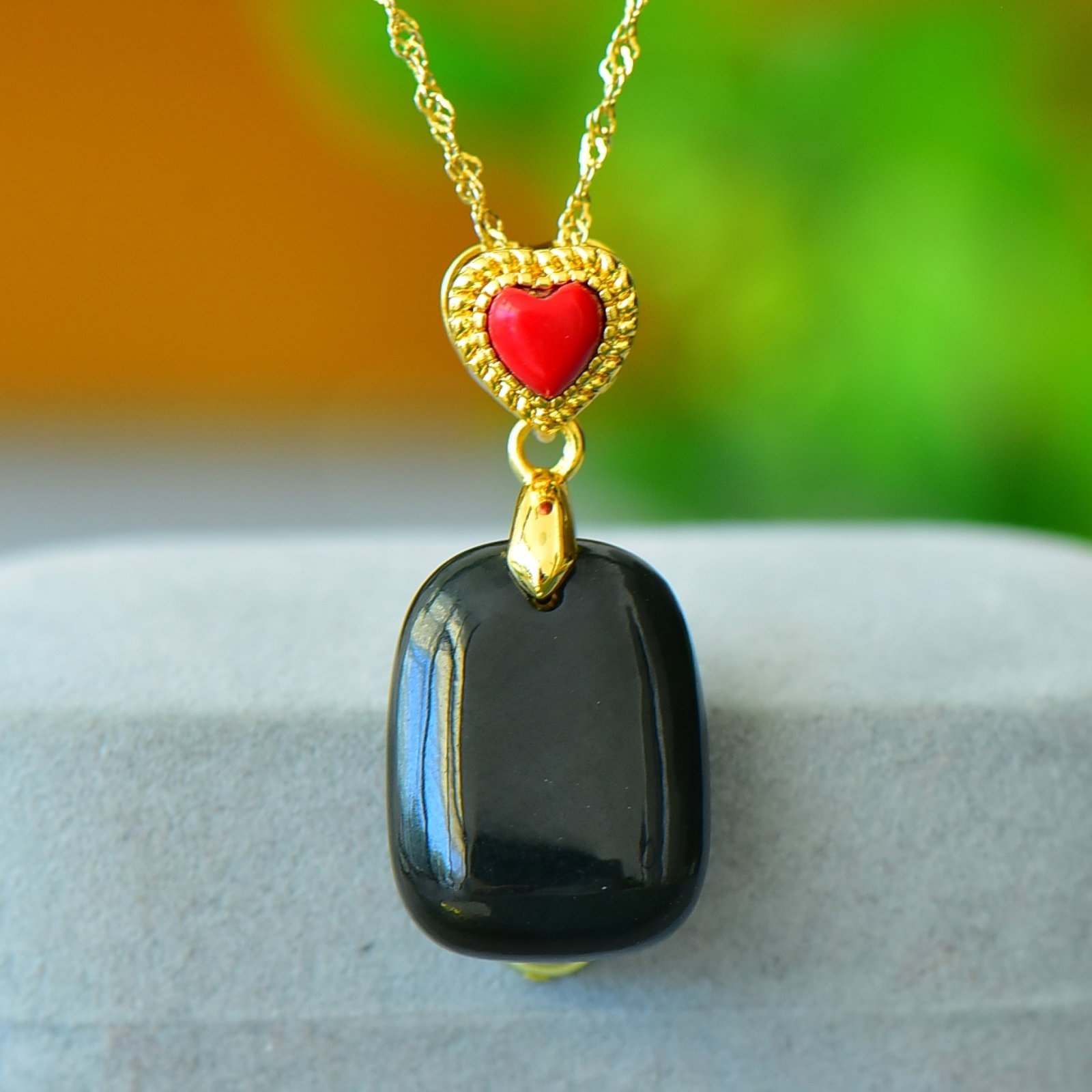 An Exquisite Bronze-Gold Plated Inlaid Green Jade Necklace: An Exquisite Bronze-Gold Plated Inlaid Green Jade Necklace,Size:5.9inx7.9in 铜镀金镶青玉项链