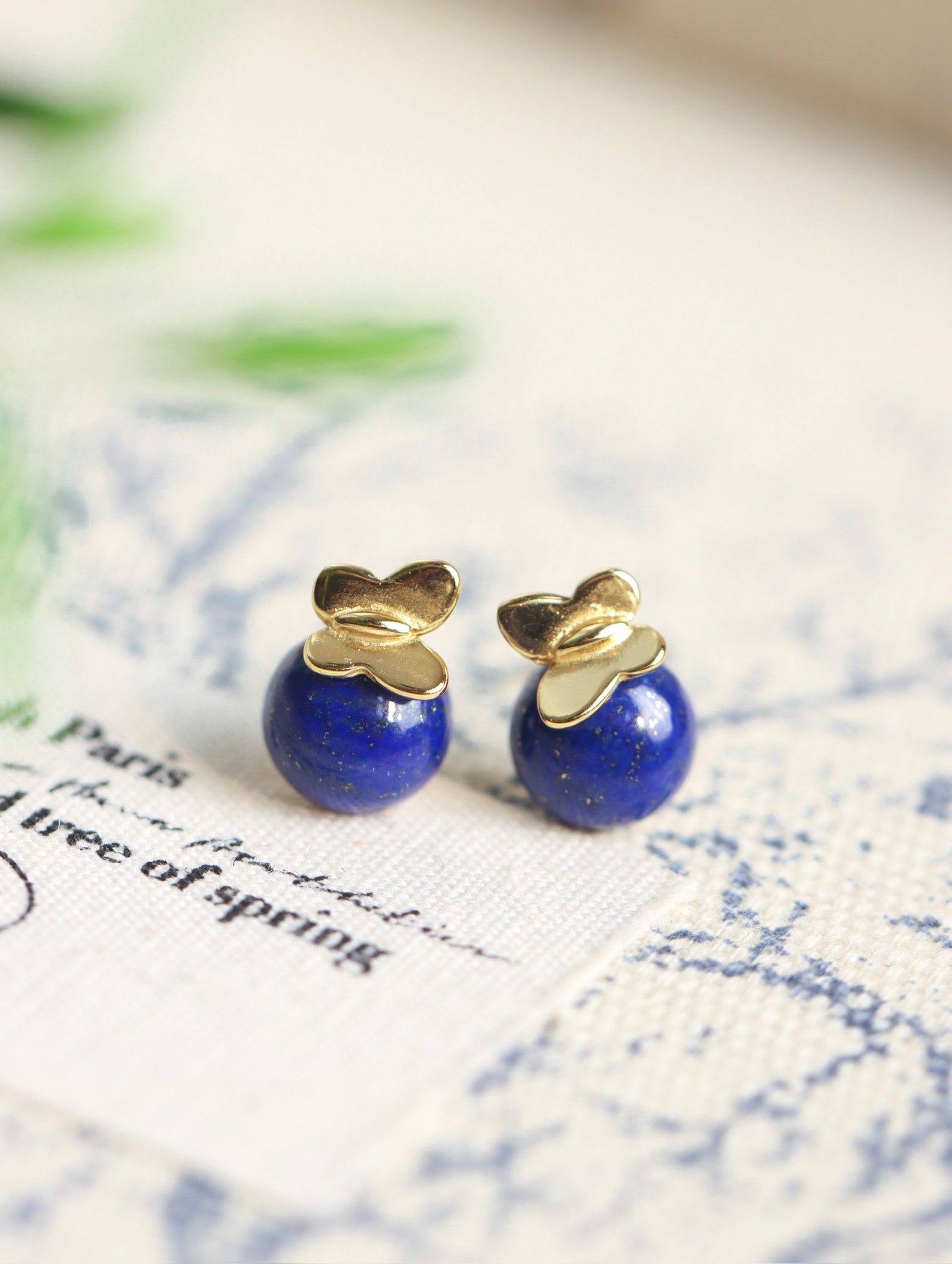 A Pair of Exquisite Sterling Silver Inlaid Lapis Lazuli Earrings