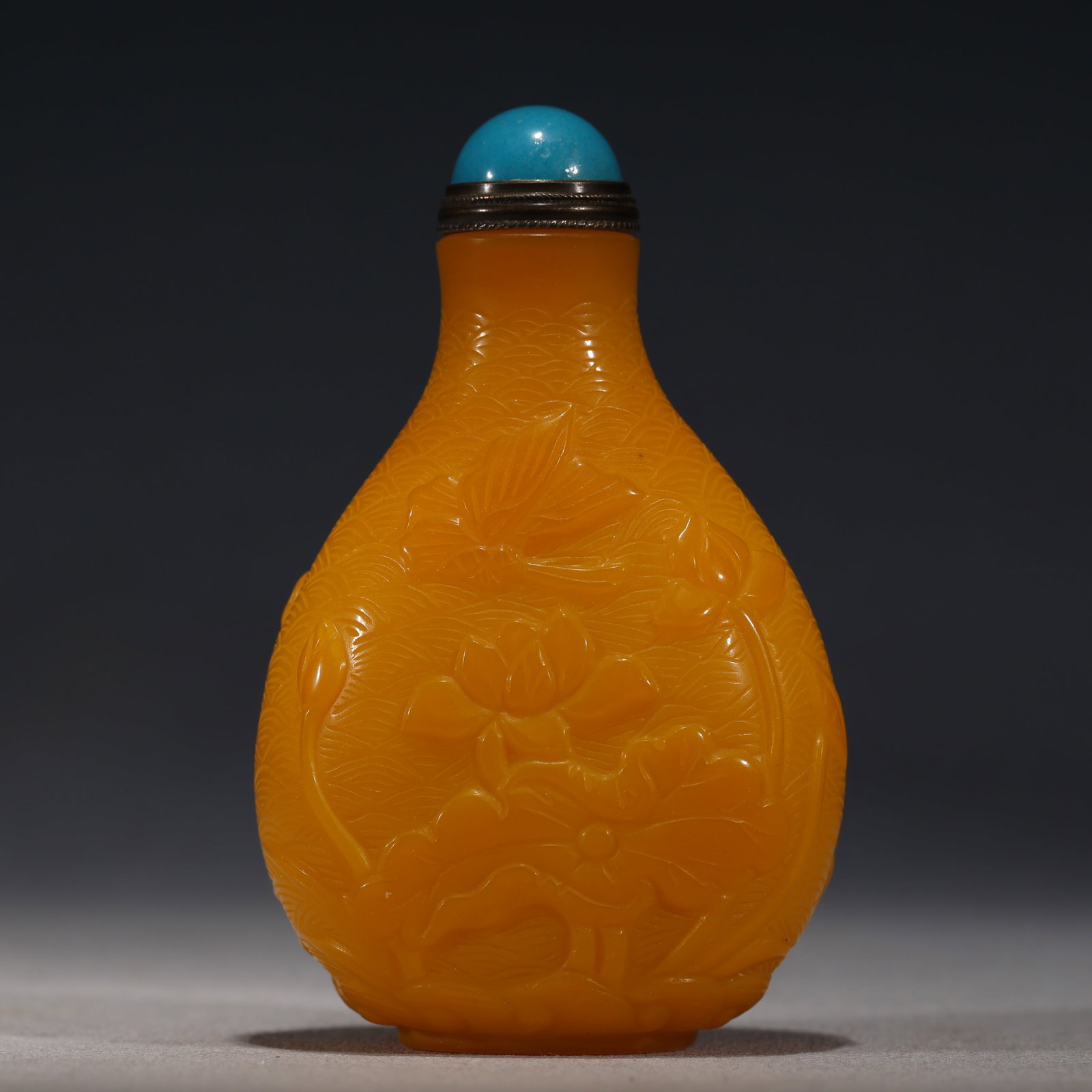 An Exquisite Chicken-fat Yellow Glass Lotus Pond Dragonfly Pattern Snuff Bottle