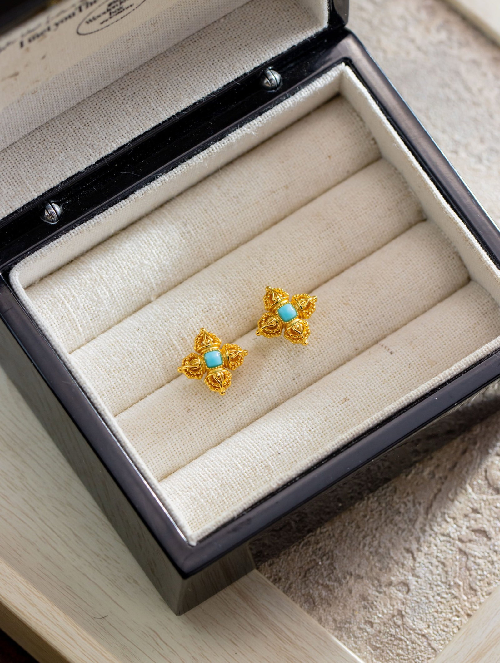 A Pair of Exquisite Sterling Silver-Gold Plated Inlaid Turquoise Earrings: A Pair of Exquisite Sterling Silver-Gold Plated Inlaid Turquoise Earrings 一对纯银镀金镶绿松石耳钉