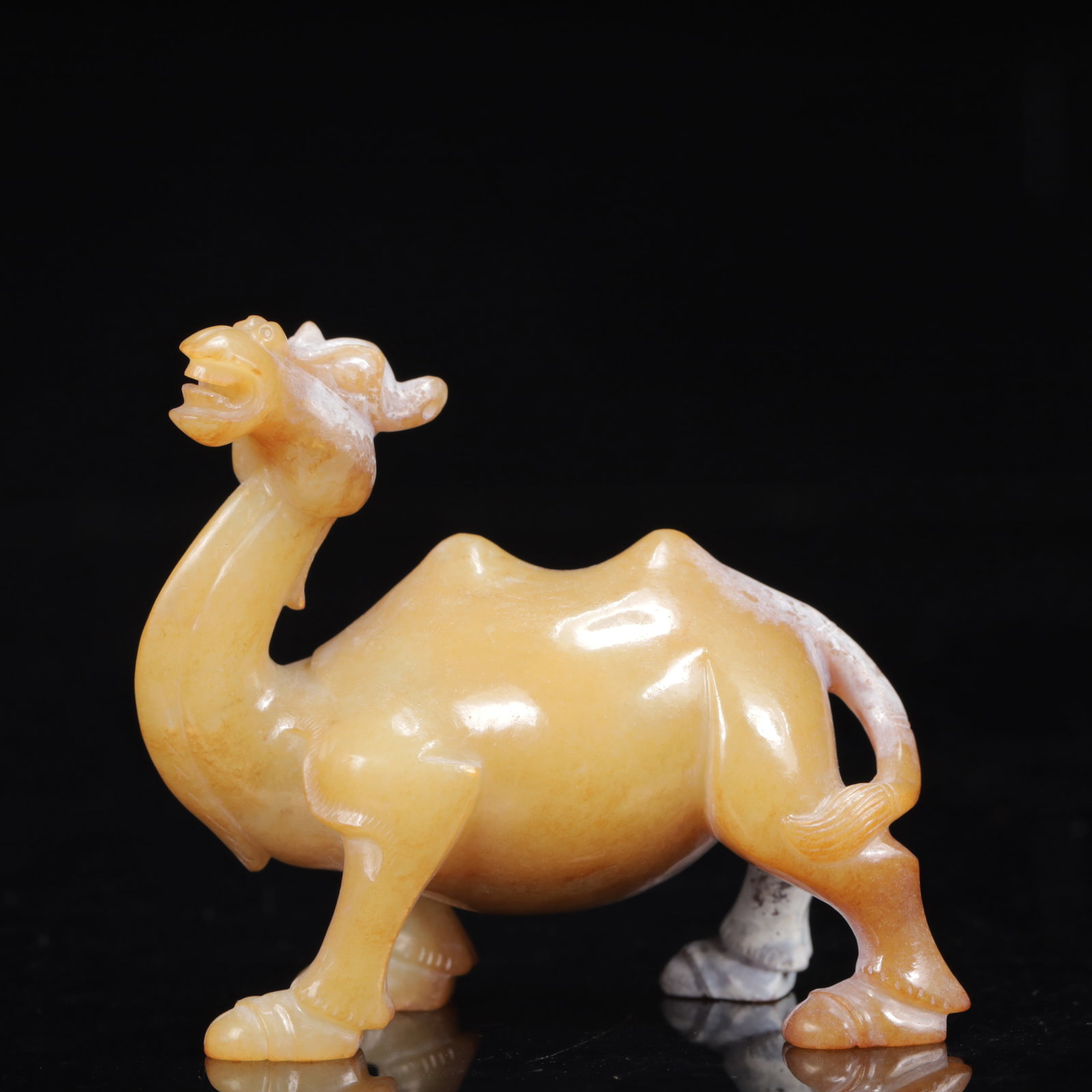 An Exquisite Yellow Jade Auspicious Beast Pendant: An Exquisite Yellow Jade Auspicious Beast Pendant,Qing Dynasty,China,Size:3.1inx1.6inx2.8in,Weight:160g 黄玉瑞兽挂件,中国清代
