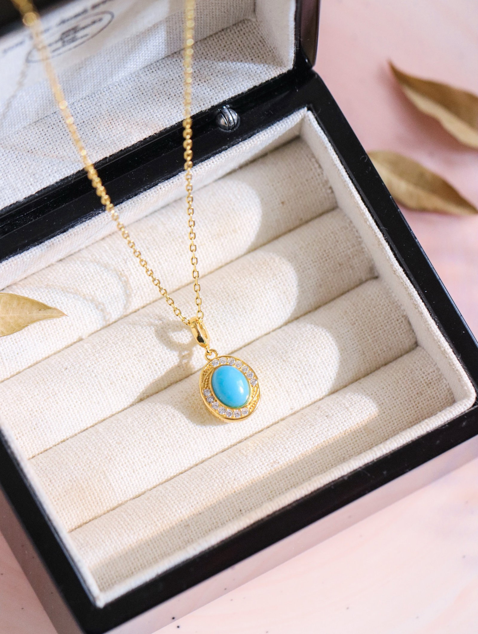 An Exquisite Sterling Silver-Gold Plated Inlaid Turquoise Pendant, Inlaid Diamond: An Exquisite Sterling Silver-Gold Plated Inlaid Turquoise Pendant, Inlaid Diamond 纯银镀金镶绿松石吊坠,嵌钻石