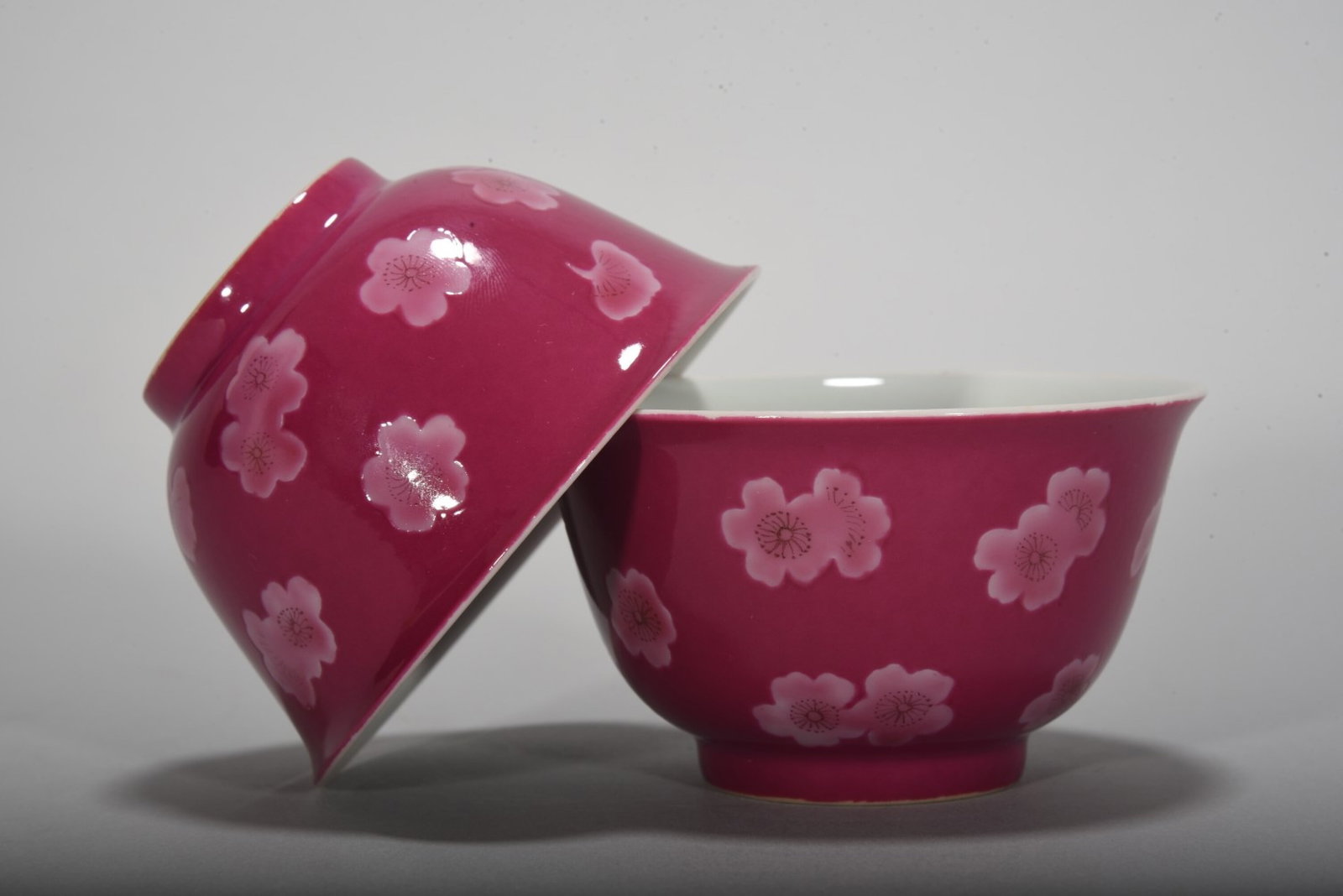 A Pair of Exquisite Ruby Red-Glazed Flower Pattern Cups - 2