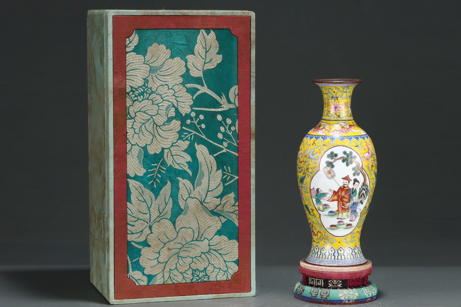 An Exquisite Copper Enamel Character and Story Pattern Vase,With Vertical Scroll Painting on Silk: An Exquisite Copper Enamel Character and Story Pattern vase,Qing Dynasty,China,with Qianlong Four-character Mark,Size:8.9inx3.9in 铜胎珐琅彩人物故ߚ