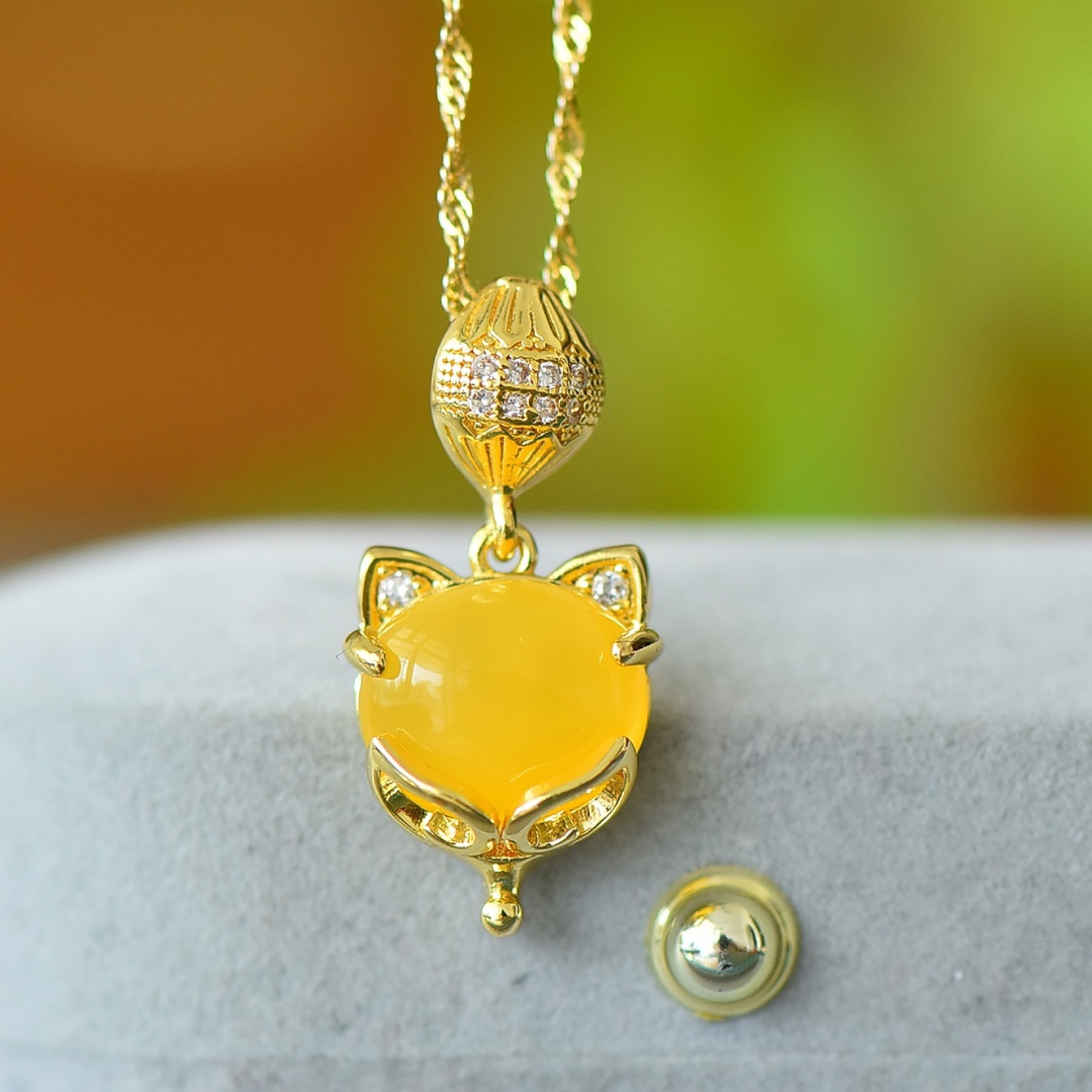 An Exquisite Bronze-Gold Plated Inlaid Beeswax Necklace
