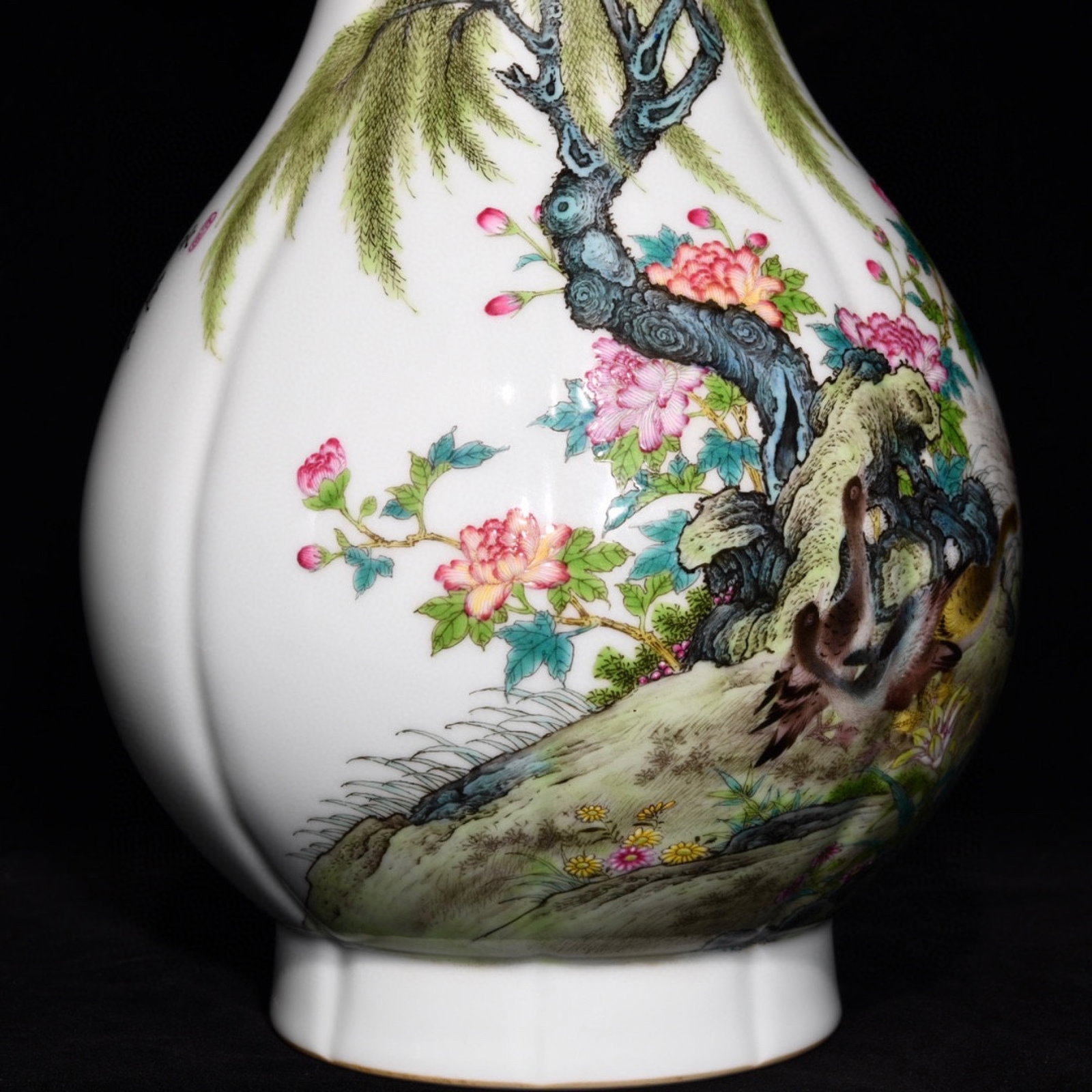 A Rare Famille-Rose Flower Pattern Vase,with poem - 6