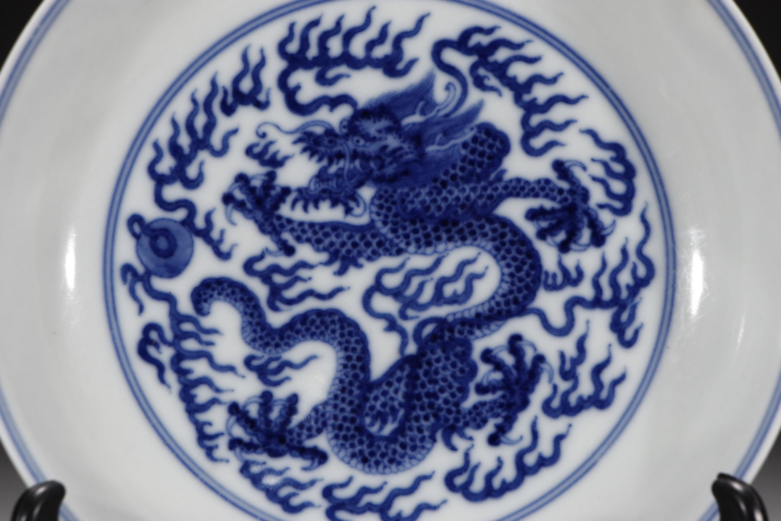 An Exquisite Blue and White Auspicious Cloud and Dragon Pattern Plate - 2