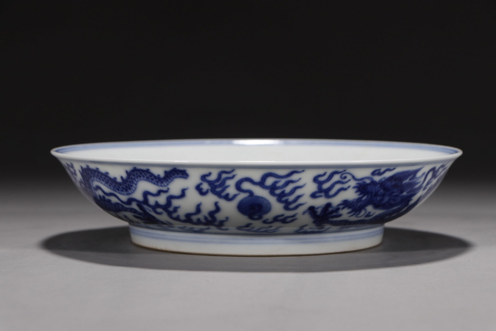 An Exquisite Blue and White Auspicious Cloud and Dragon Pattern Plate - 6