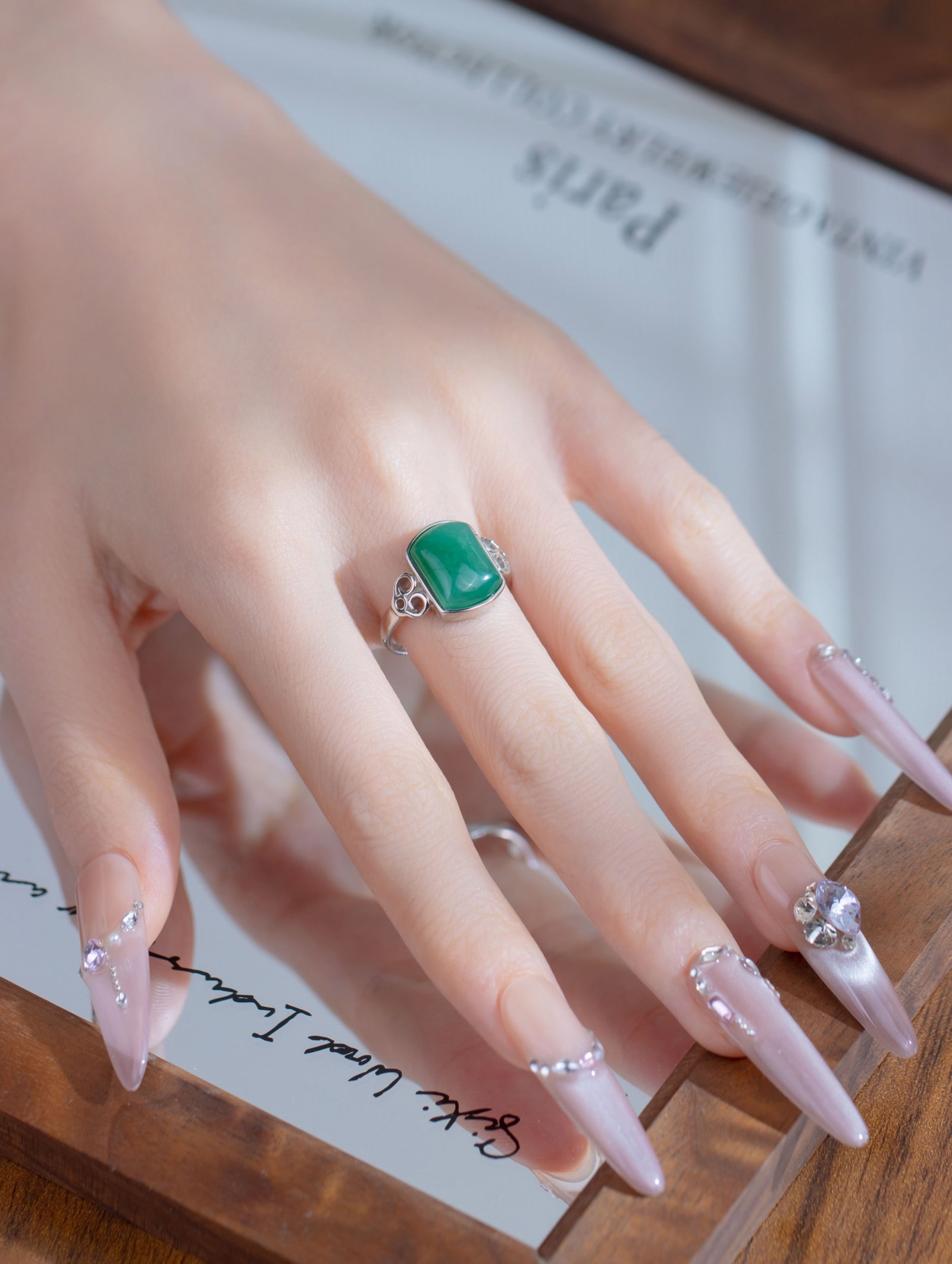 An Exquisite Sterling Silver Inlaid Jadeite Ring: An Exquisite Sterling Silver Inlaid Jadeite Ring 纯银镶翡翠戒指
