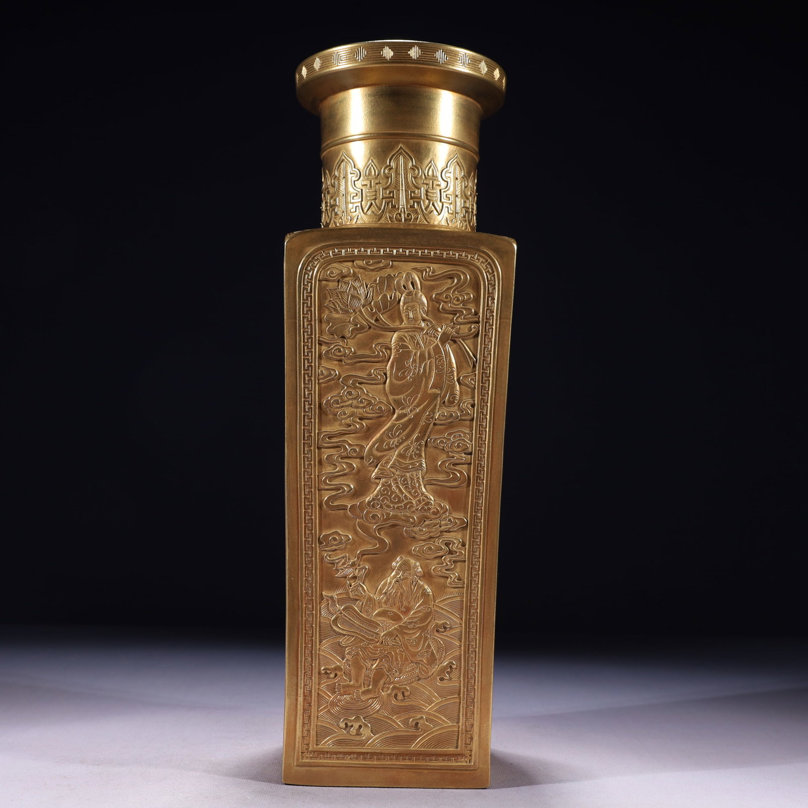 An Exquisite Gold Ground Character and Story Pattern Vase