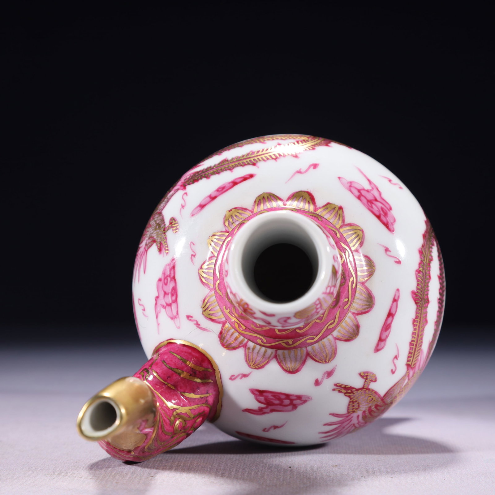 An Exquisite Ruby Red-Glazed Painted Gold Auspicious Cloud and Phoenix Pattern Pot - 12