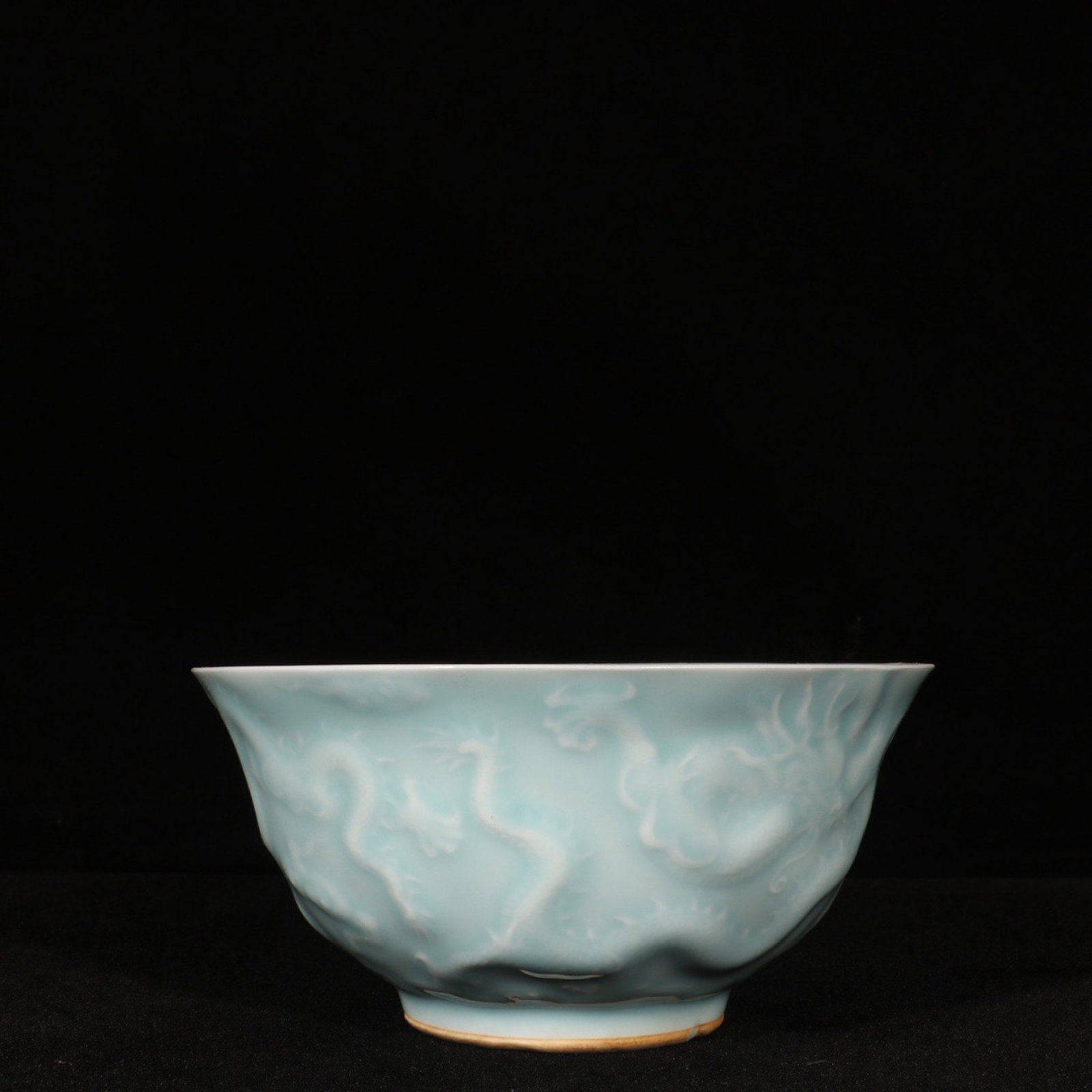 An Exquisite Celadon Glazed Auspicious Cloud and Dragon Pattern Cup - 3