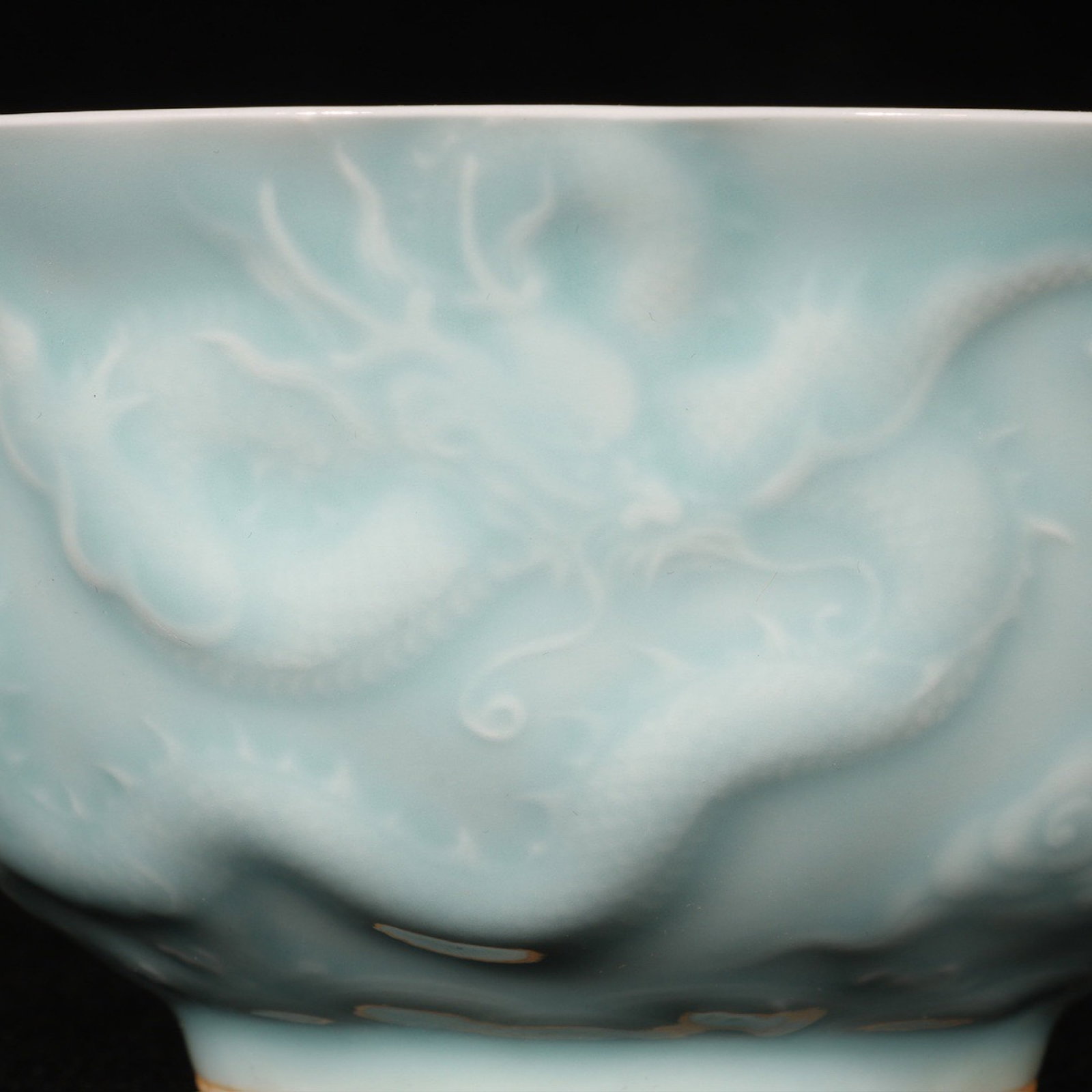 An Exquisite Celadon Glazed Auspicious Cloud and Dragon Pattern Cup - 4