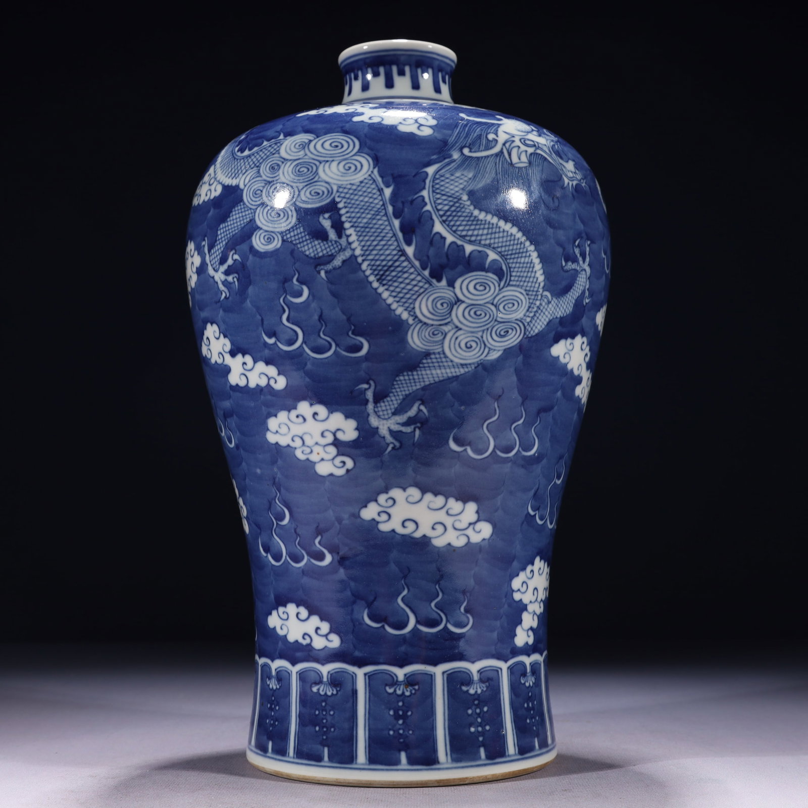 An Exquisite Blue and White Auspicious Cloud and Dragon Pattern Vase