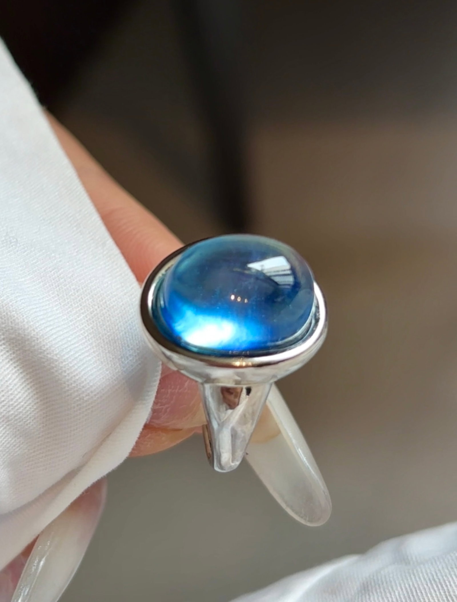 An Exquisite Sterling Silver Inlaid Aquamarine Ring