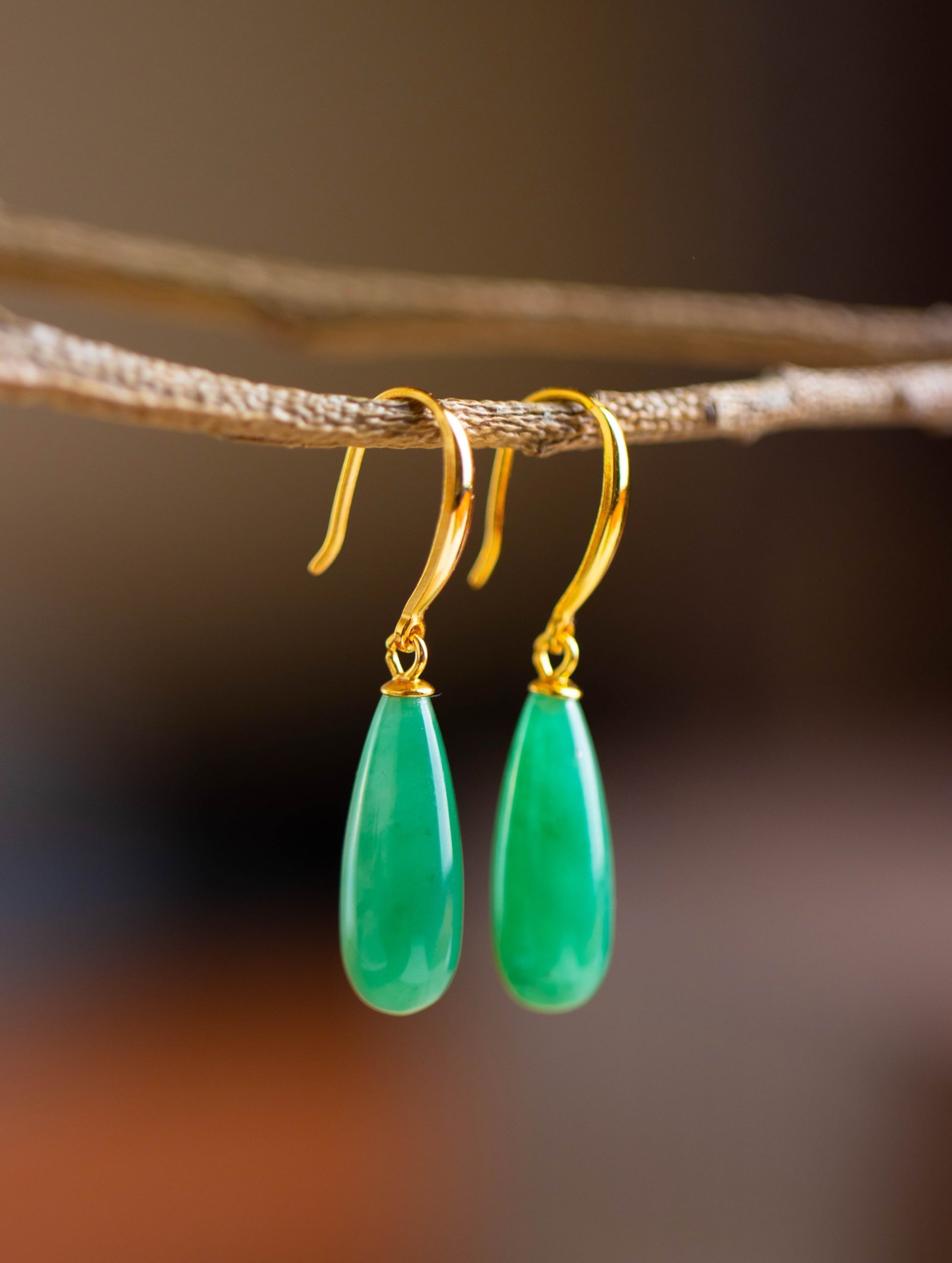 A Pair of Exquisite Sterling Silver-Gold Plated Inlaid Jadeite Earrings: A Pair of Exquisite Sterling Silver-Gold Plated Inlaid Jadeite Earrings 一对纯银镀金镶翡翠耳环