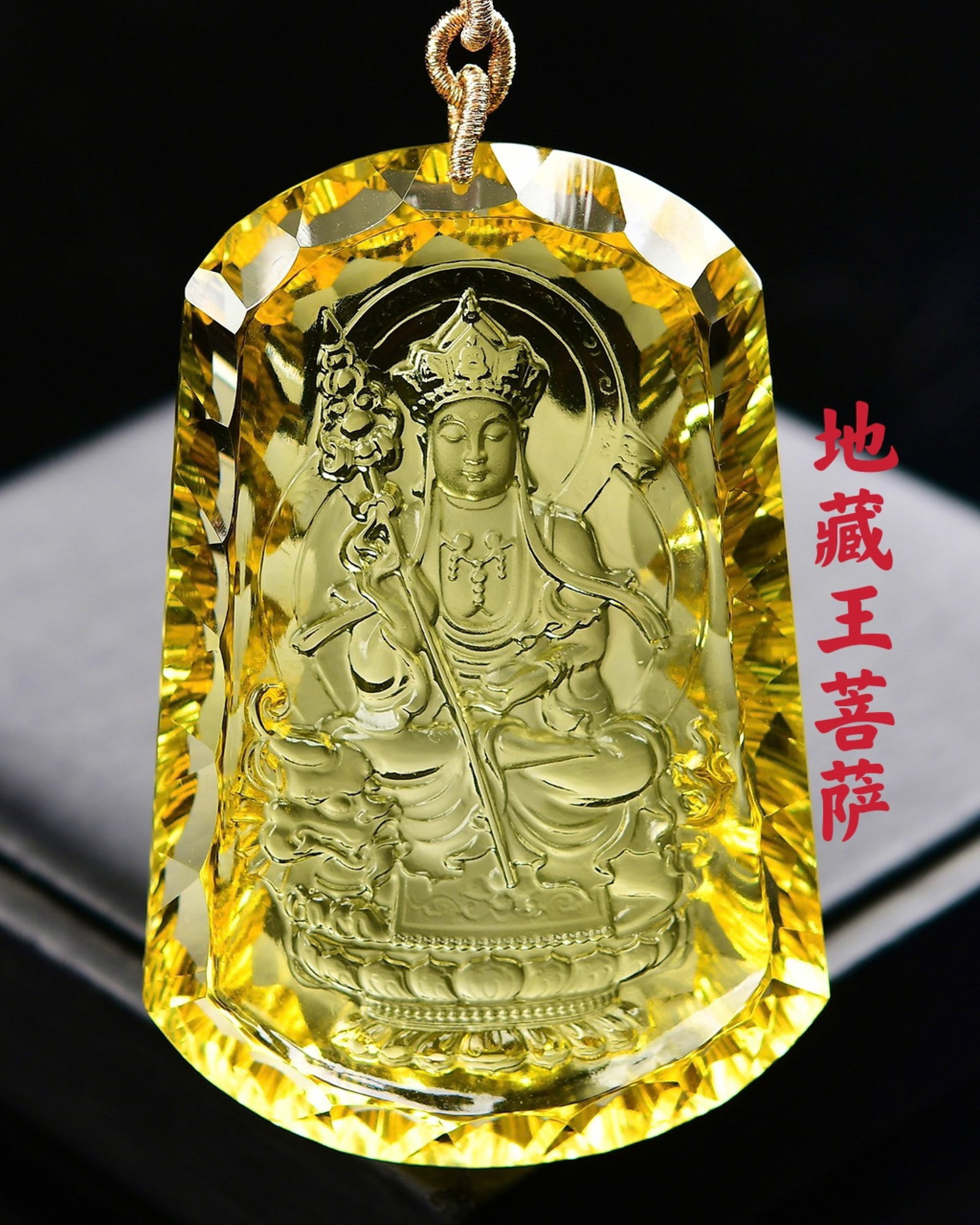 An Exquisite Crystal Statue of Kshitigarbha Bodhisattva Pattern Pendant: An Exquisite Crystal Statue of Kshitigarbha Bodhisattva Pattern Pendant,Size:74mmx49mmx16mm,Weight:121g 水晶地藏王像纹吊坠