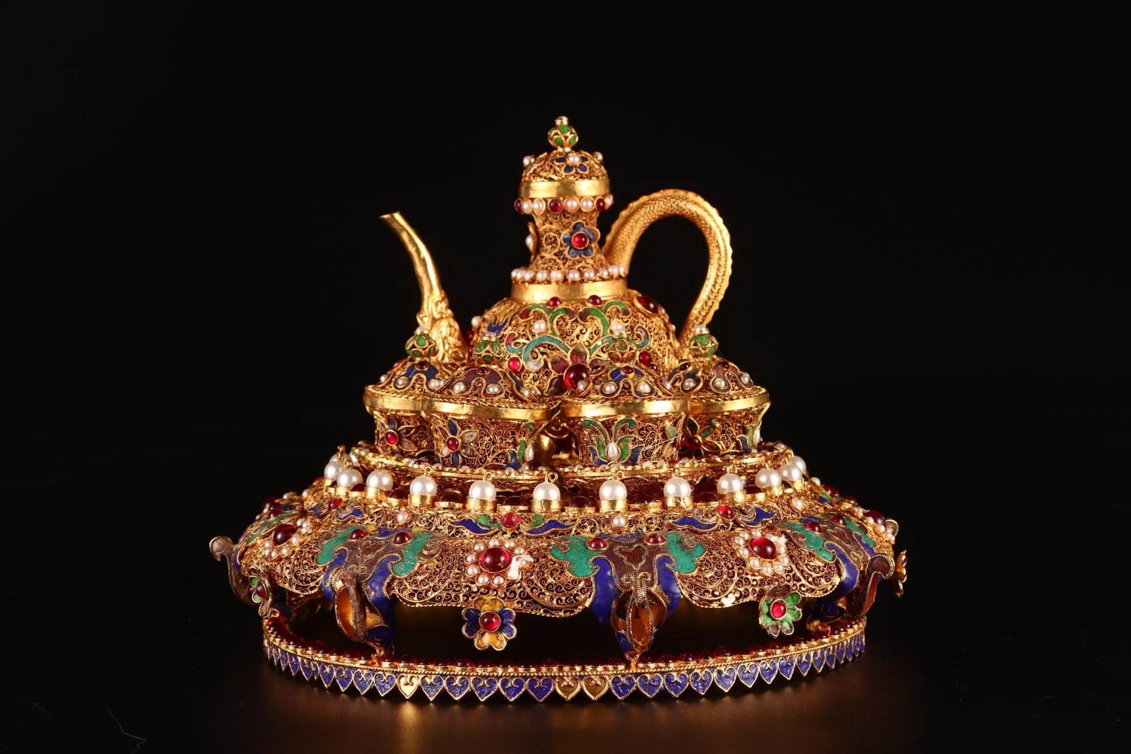 A Set of Fine Filigree and Gilding Flower Pattern Flagons,Inlaid Gems