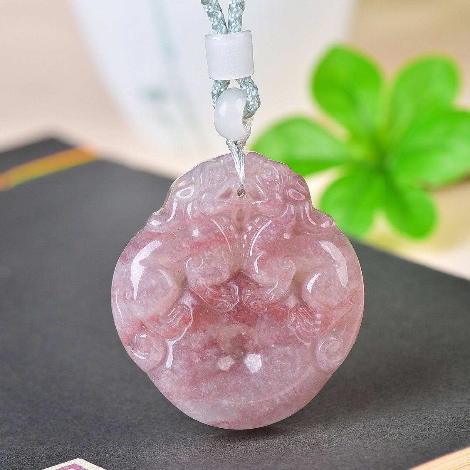 An Exquisite Red Jade Wealth-Attracting Creature Pattern Pendant