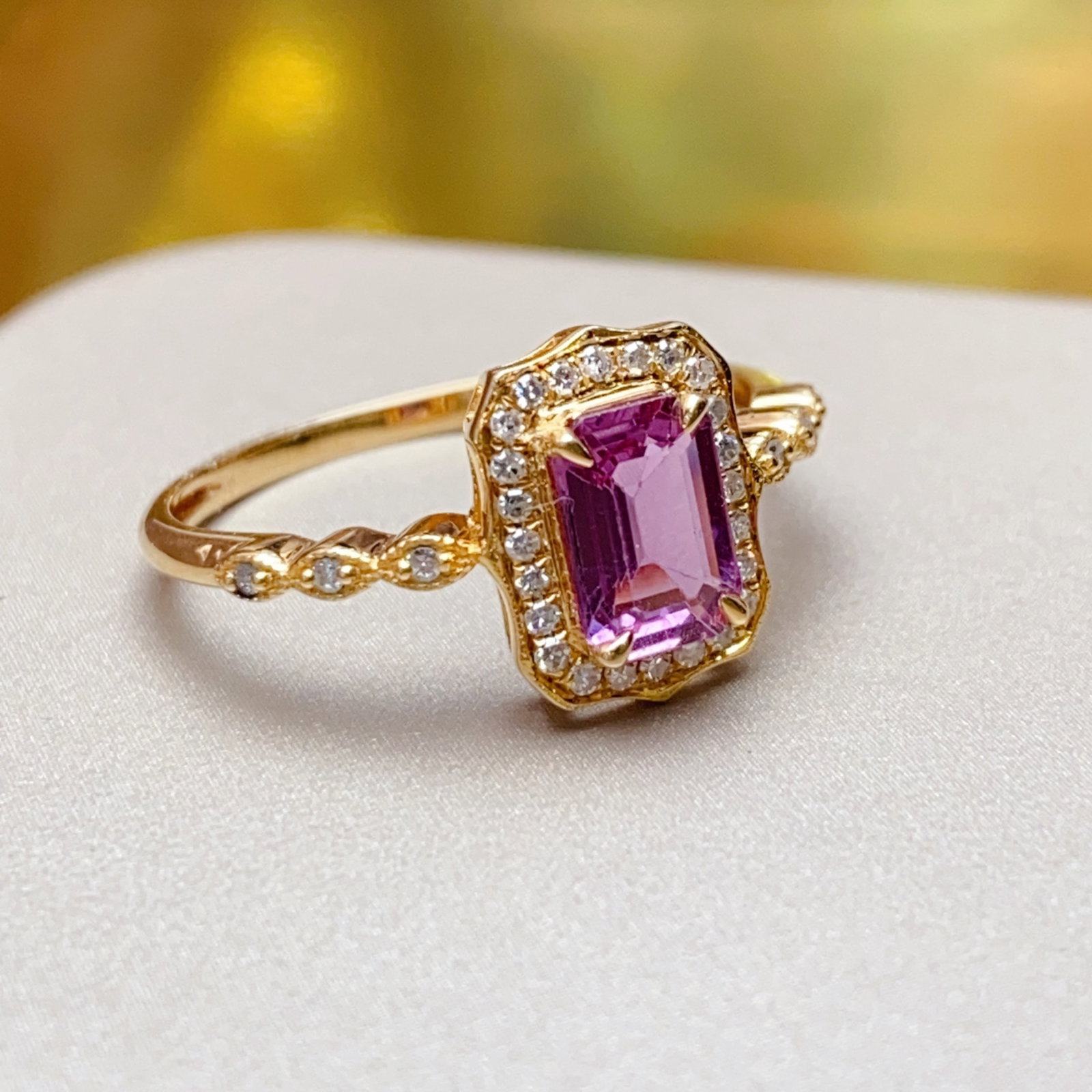 A Exquisite 18k Gold Inlaid 1.20ct Natural Ruby Ring,Inlaid Diamond