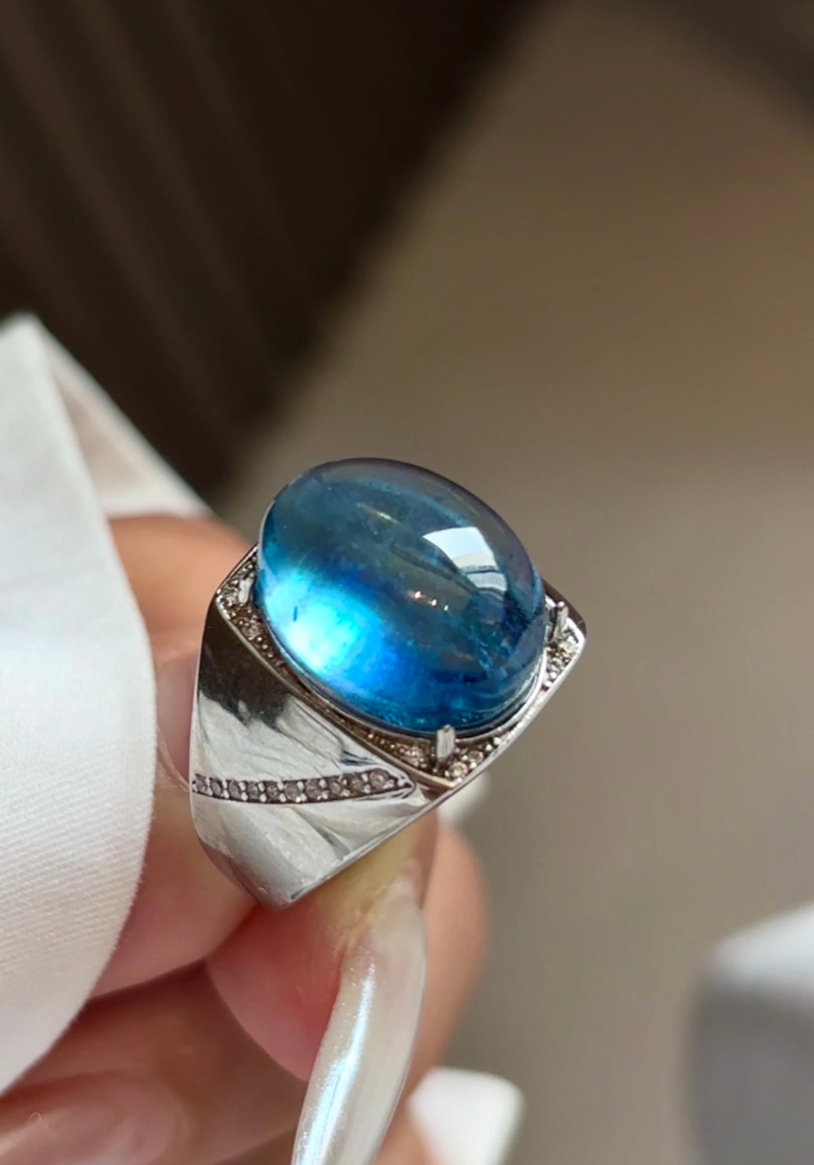 An Exquisite Sterling Silver Inlaid Aquamarine Ring