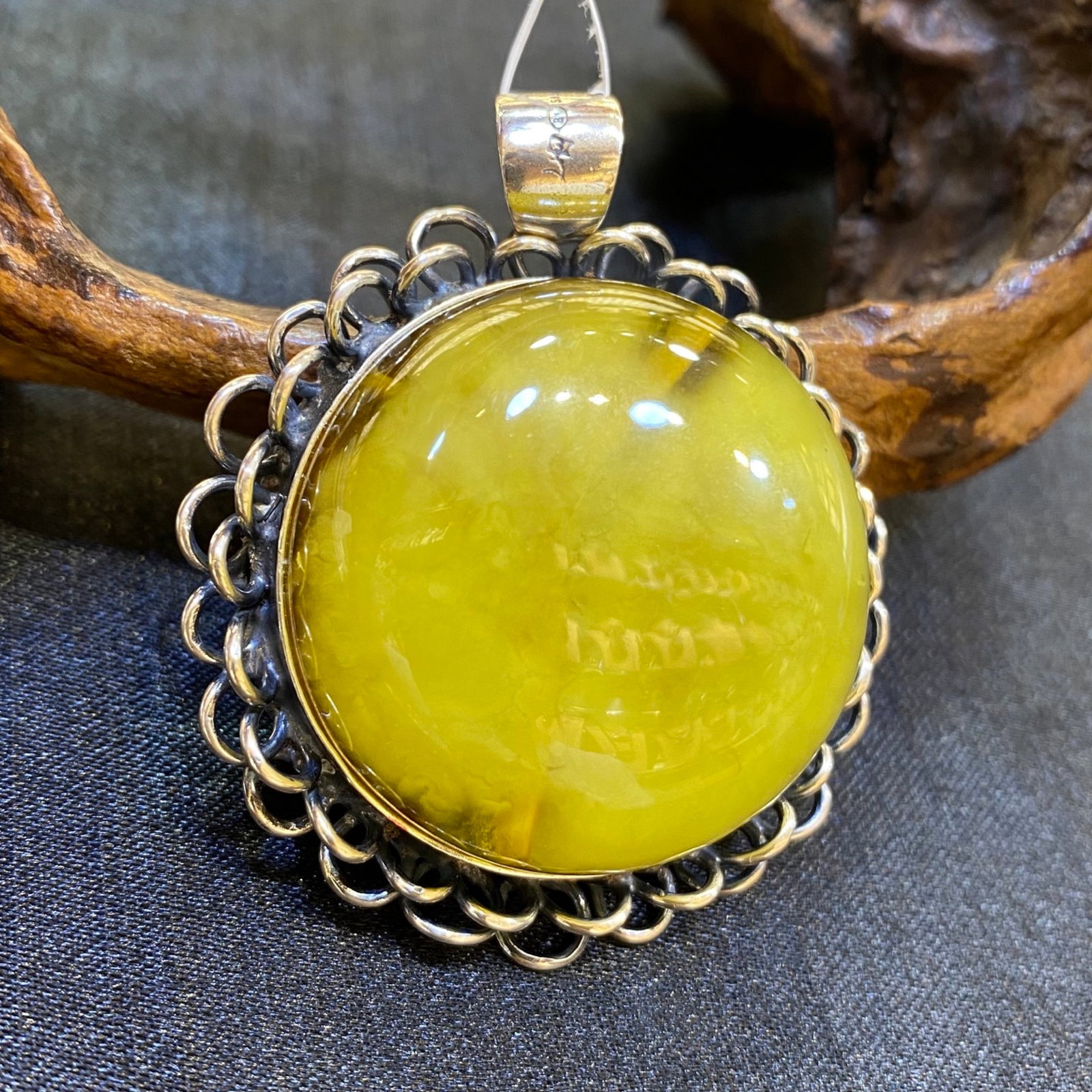 An Exquisite Beeswax Inlaid Silver Necklace: An Exquisite Beeswax Inlaid Silver Necklace,Size:42.8mm,Weight:32.4g 蜜蜡镶银项链