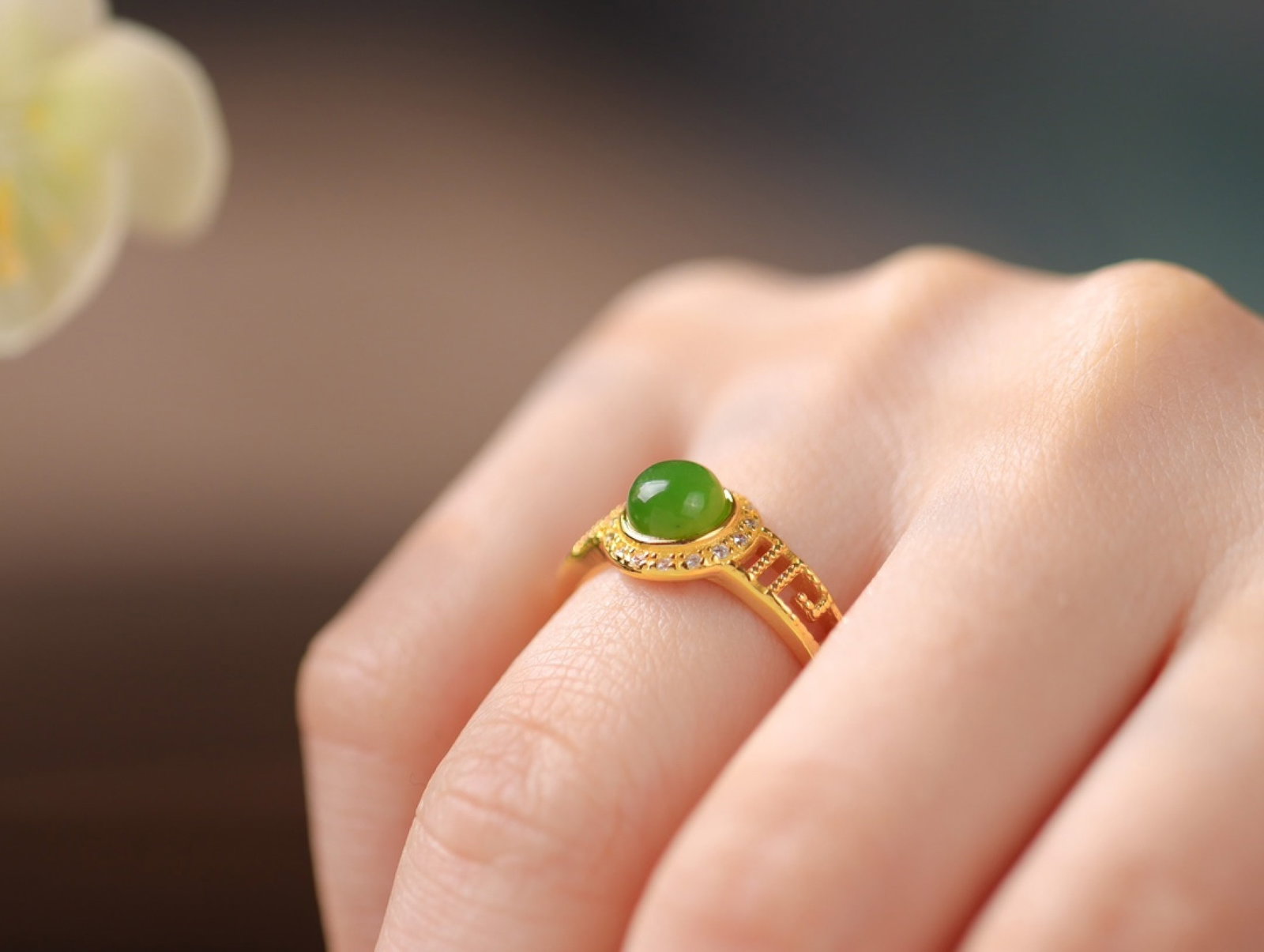 An Exquisite Sterling Silver-Gold Plated Inlaid Jasper Ring, Inlaid Diamond: An Exquisite Sterling Silver-Gold Plated Inlaid Jasper Ring, Inlaid Diamond 纯银镀金镶碧玉戒指,嵌钻石