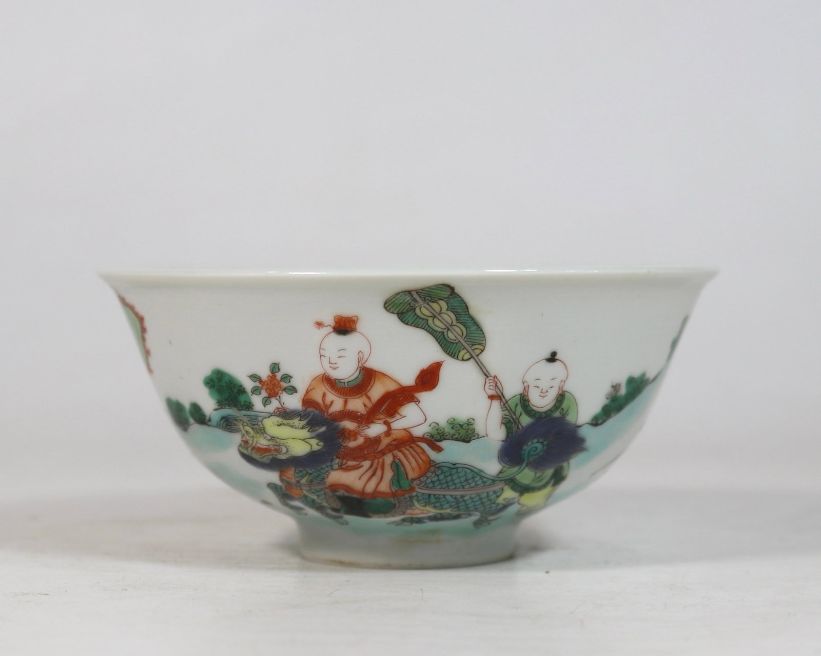 A fine wucai figural bowl (1 of 9)