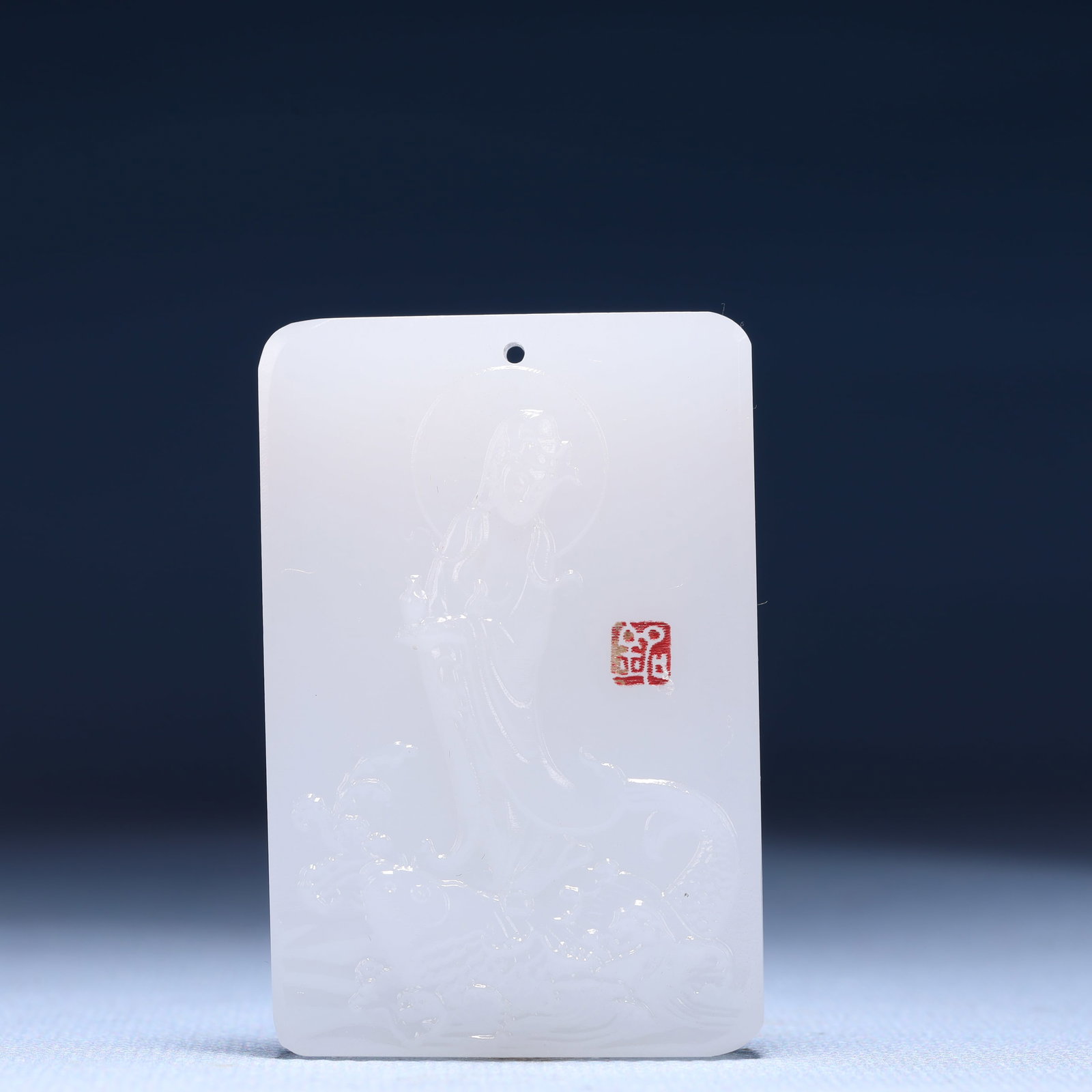 An Exquisite White Jade Statue of Avalokitesvara Pendant