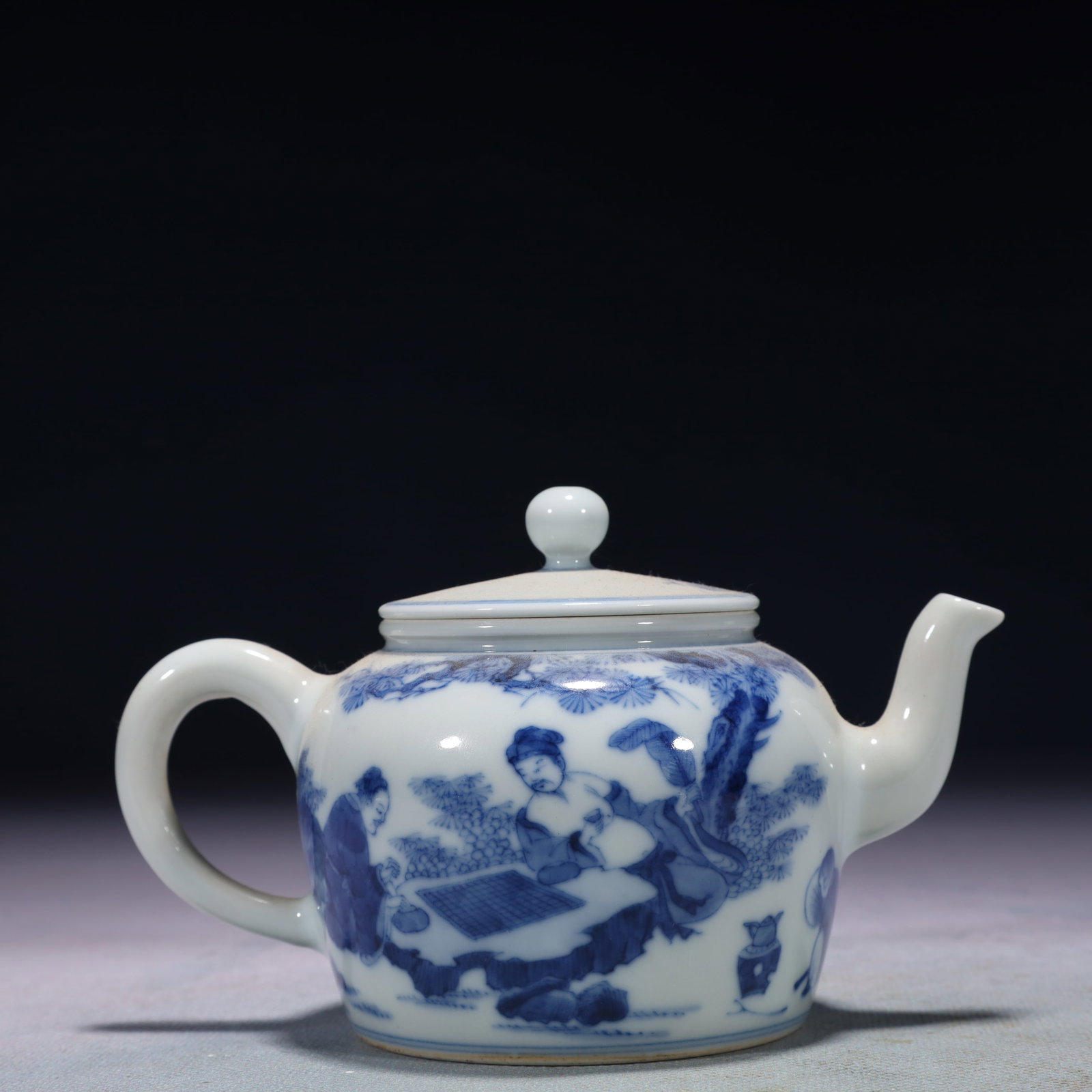 An Exquisite Blue and White Character and Story Pattern Teapot