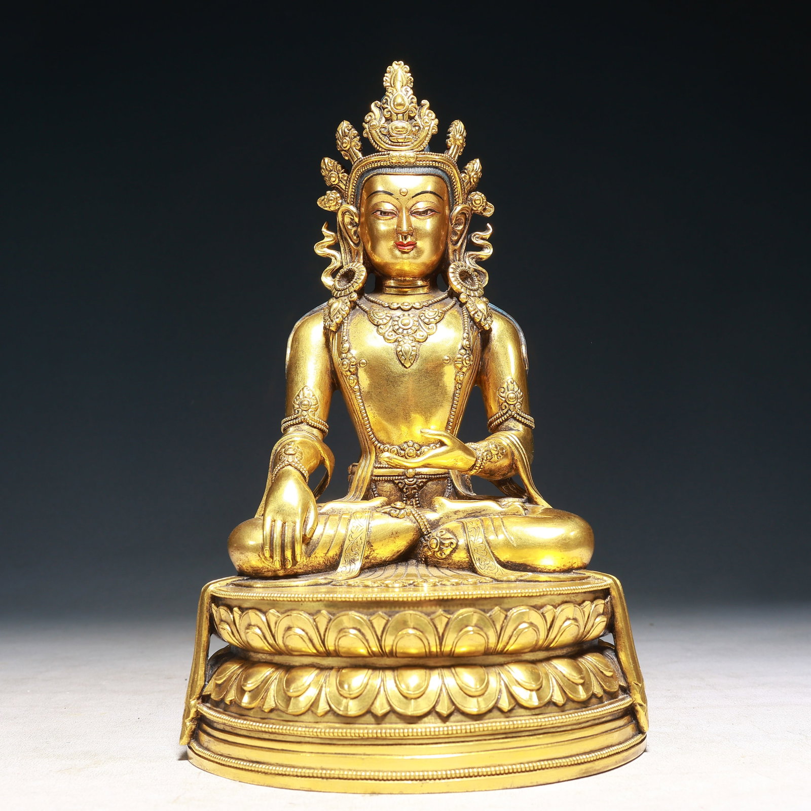 A Solemn Gilt Bronze Statue of Avalokitesvara