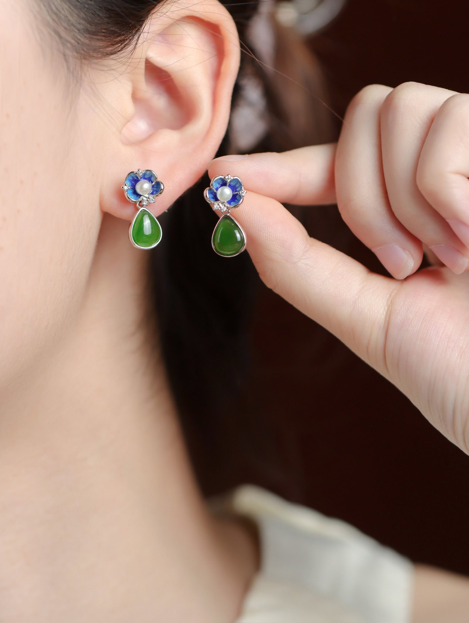 A Pair of Exquisite Sterling Silver Inlaid Jasper Earrings, Inlaid Pearls