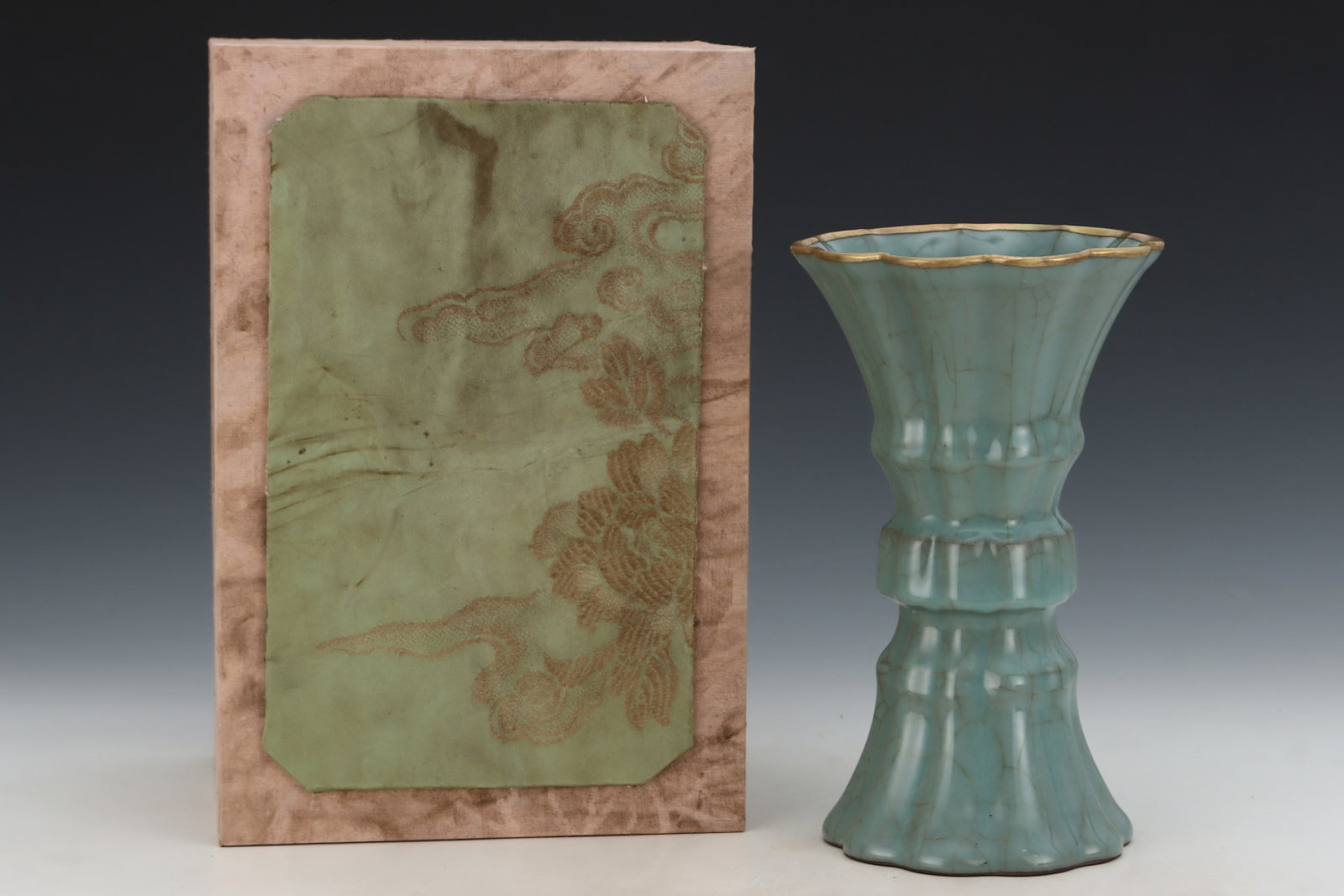 An Exquisite Guan yao Celadon Glazed Painted Gold Vase,with an Imperial Poem by Emperor Qianlong (1 of 8)
