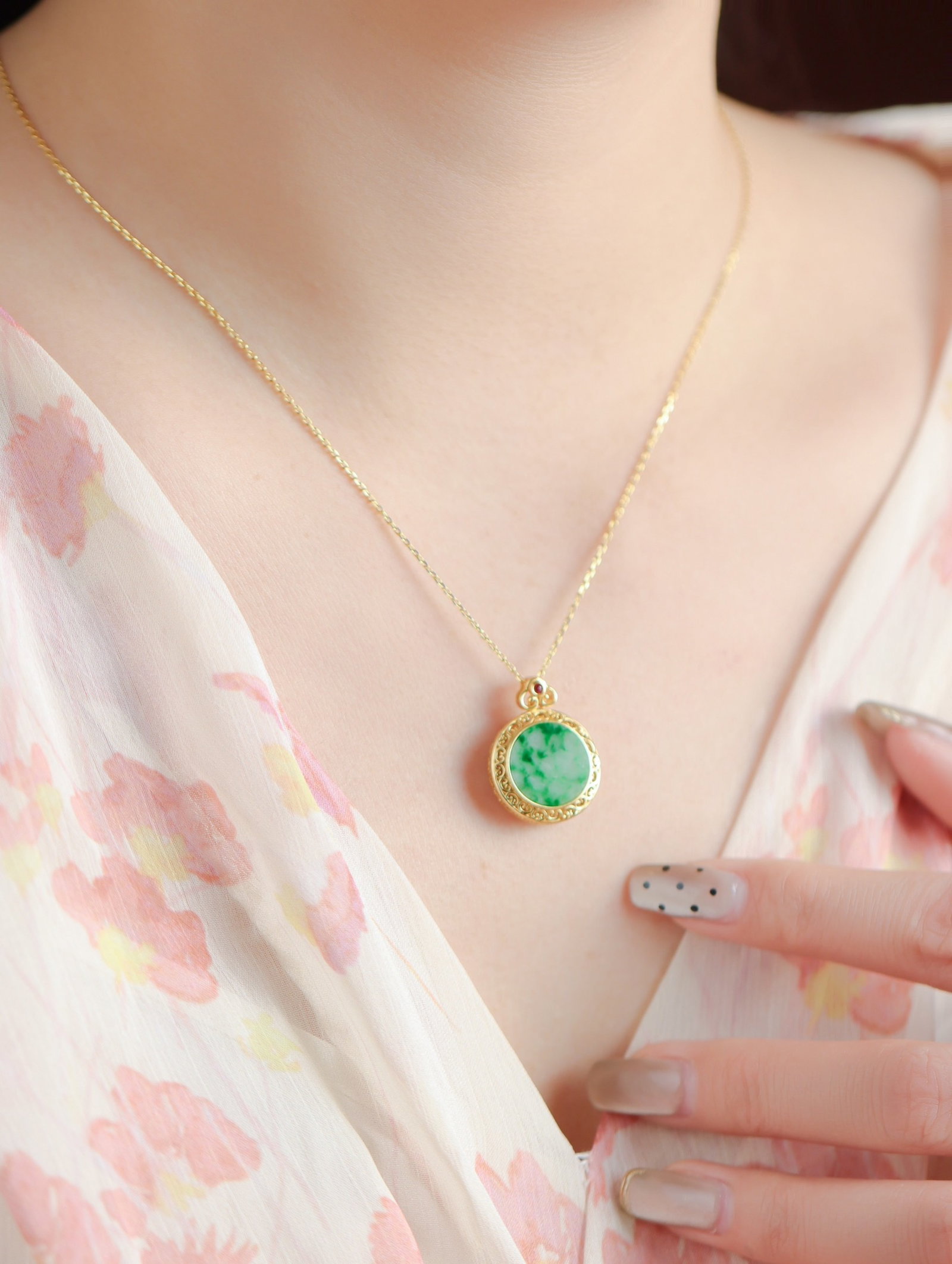 An Exquisite Sterling Silver-Gold Plated Inlaid Jadeite Pendant: An Exquisite Sterling Silver-Gold Plated Inlaid Jadeite Pendant 纯银镀金镶翡翠吊坠