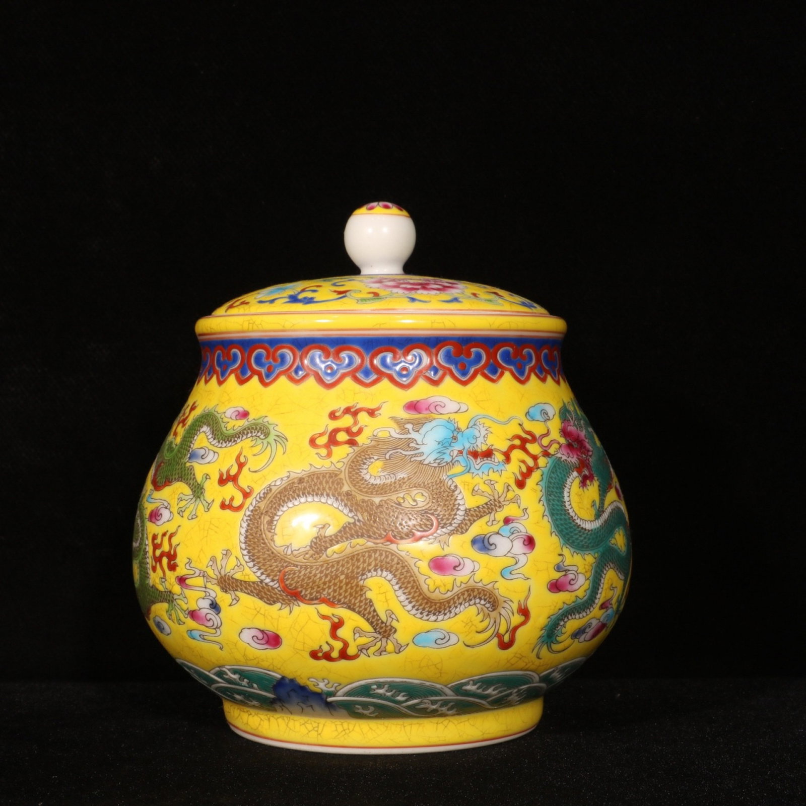 An Exquisite Enamel Auspicious Cloud and Dragon Pattern Tea Caddy - 3