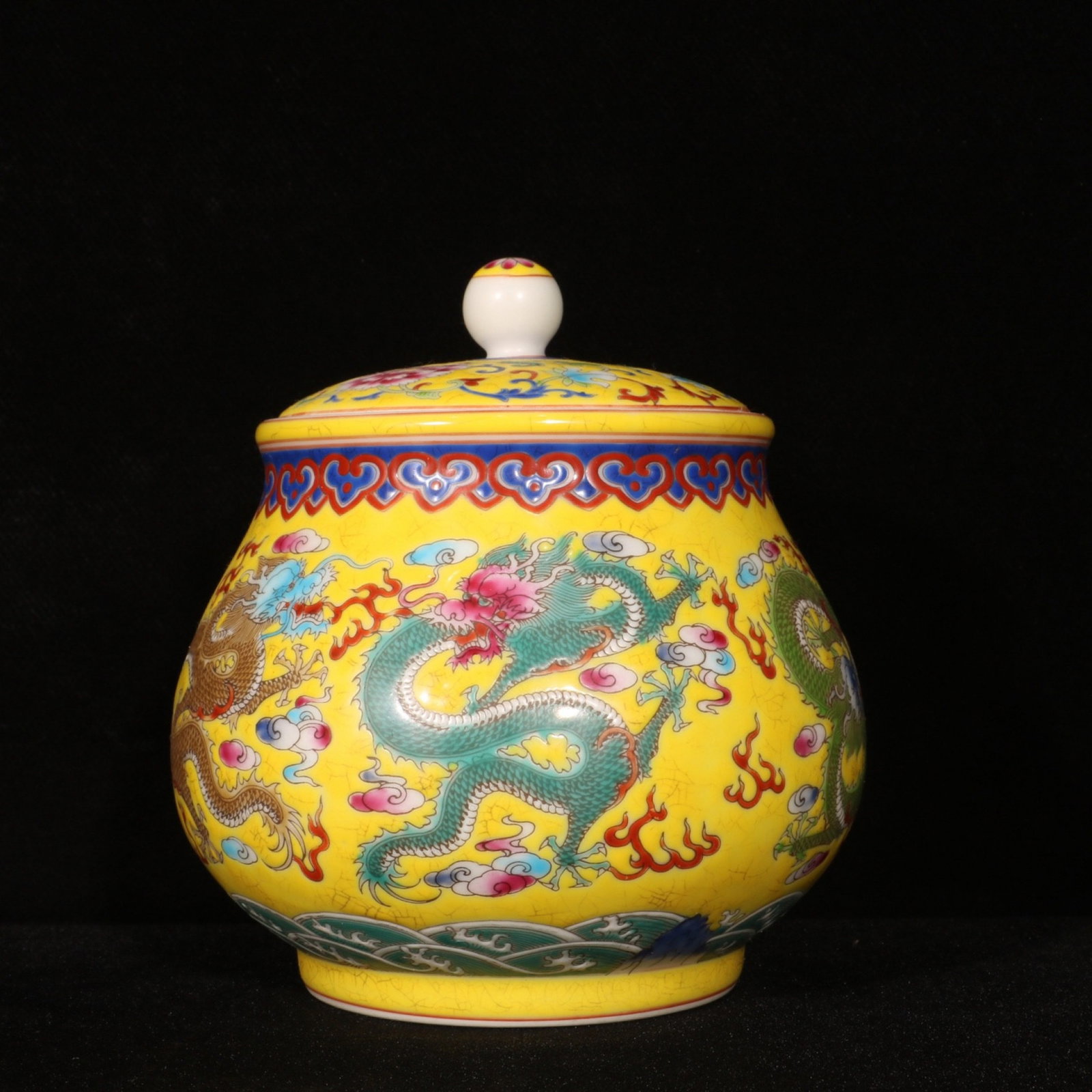 An Exquisite Enamel Auspicious Cloud and Dragon Pattern Tea Caddy - 4