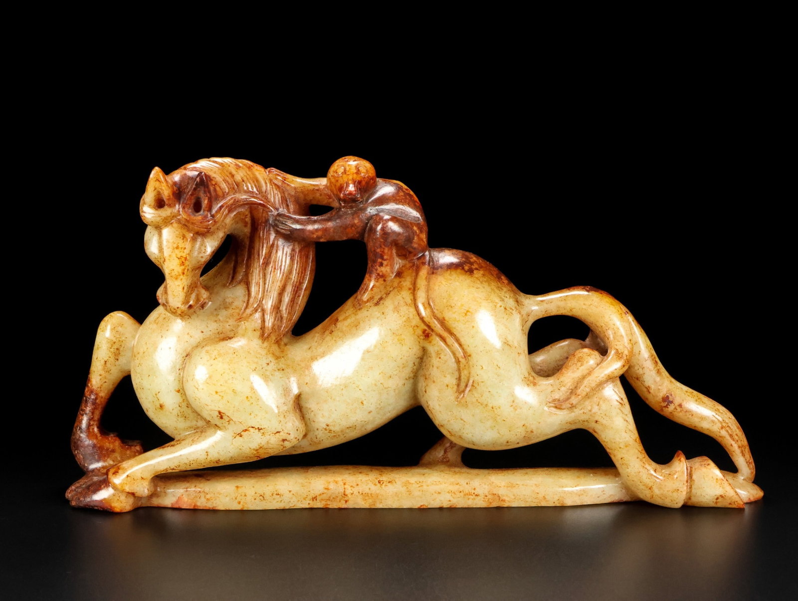 An Exquisite White Jade Horse Ornament: An Exquisite White Jade Horse Ornament,Qing Dynasty,China,Size:9.4inx4.7inx2.4in,Weight:1003g 白玉骏马摆件,中国清代