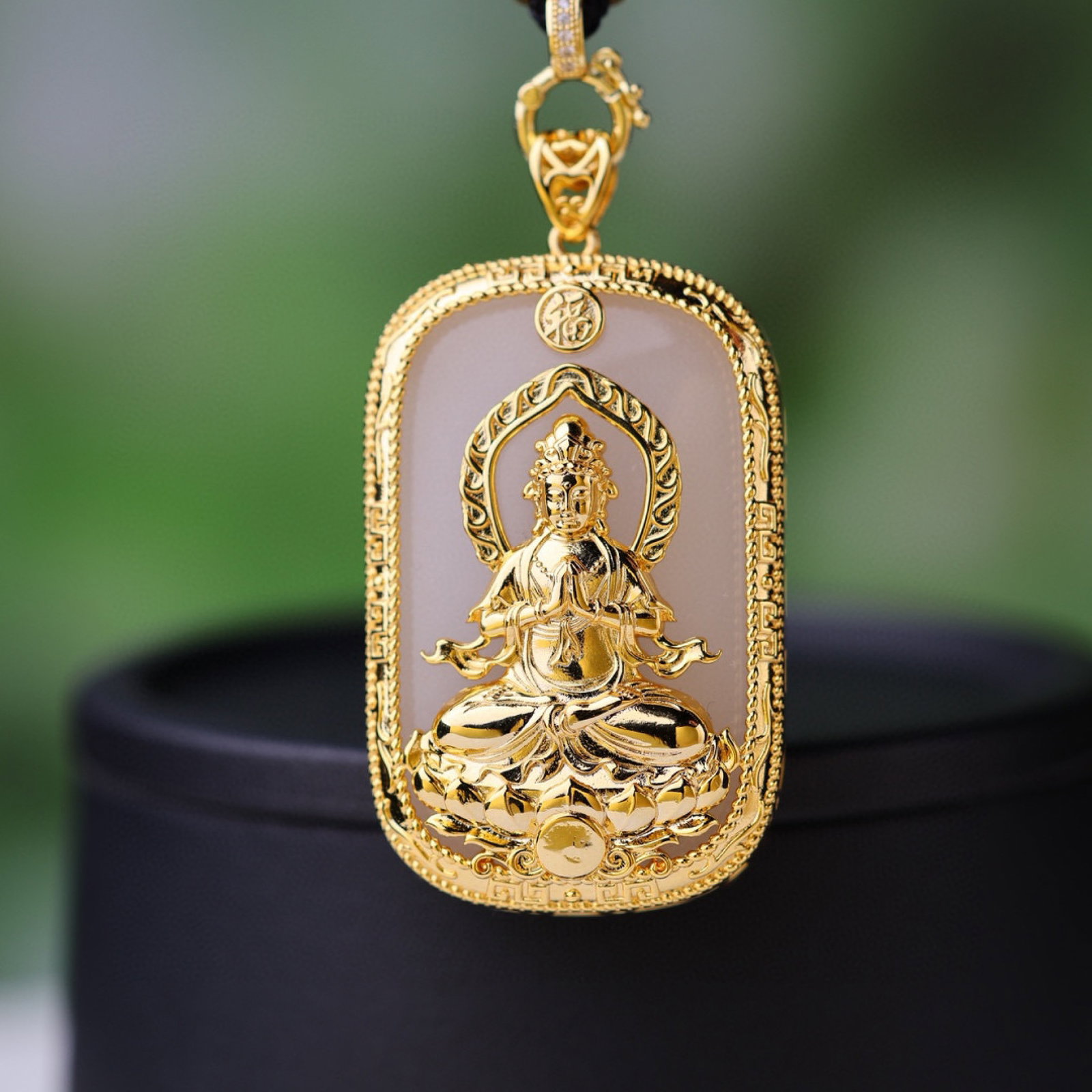 An Exquisite Bronze-Gold Plated Inlaid White Jade Statue of Avalokitesvara Necklace