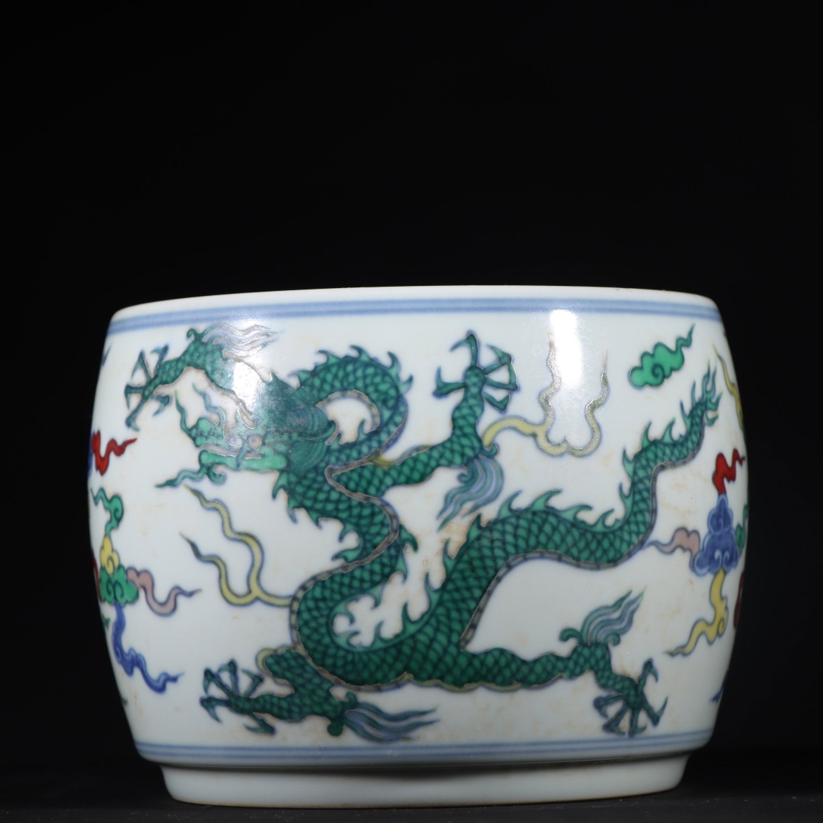 An Exquisite Doucai Auspicious Cloud and Dragon Pattern Jar - 2