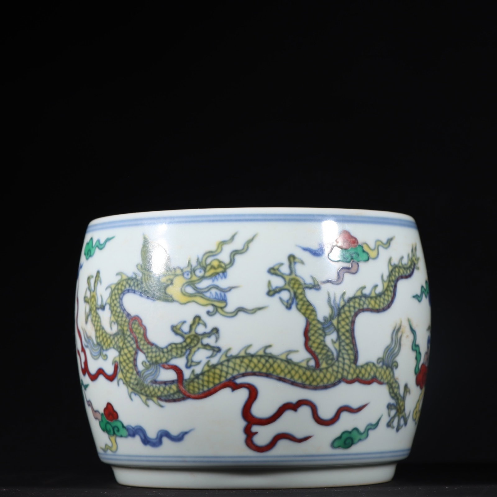 An Exquisite Doucai Auspicious Cloud and Dragon Pattern Jar - 3