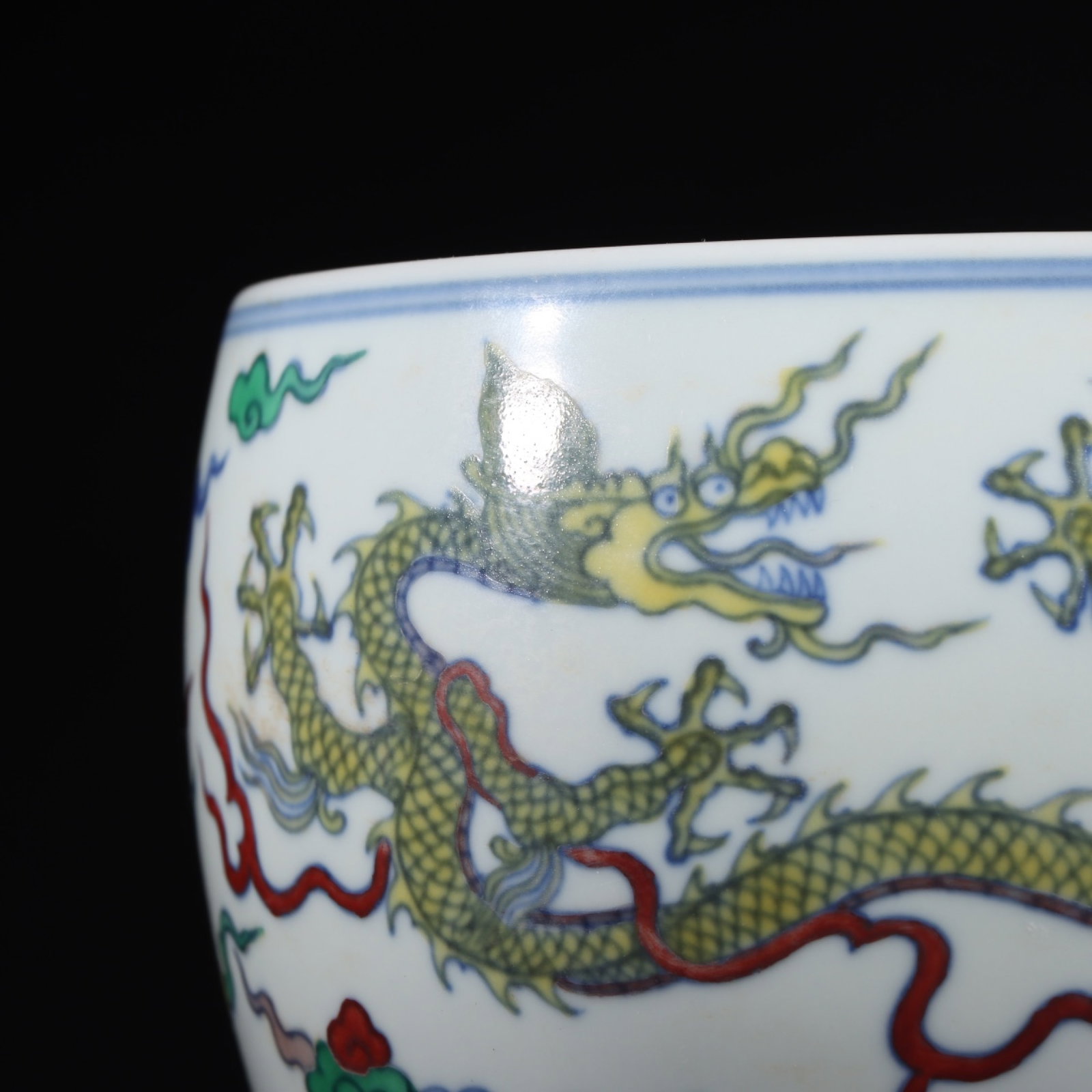 An Exquisite Doucai Auspicious Cloud and Dragon Pattern Jar - 4