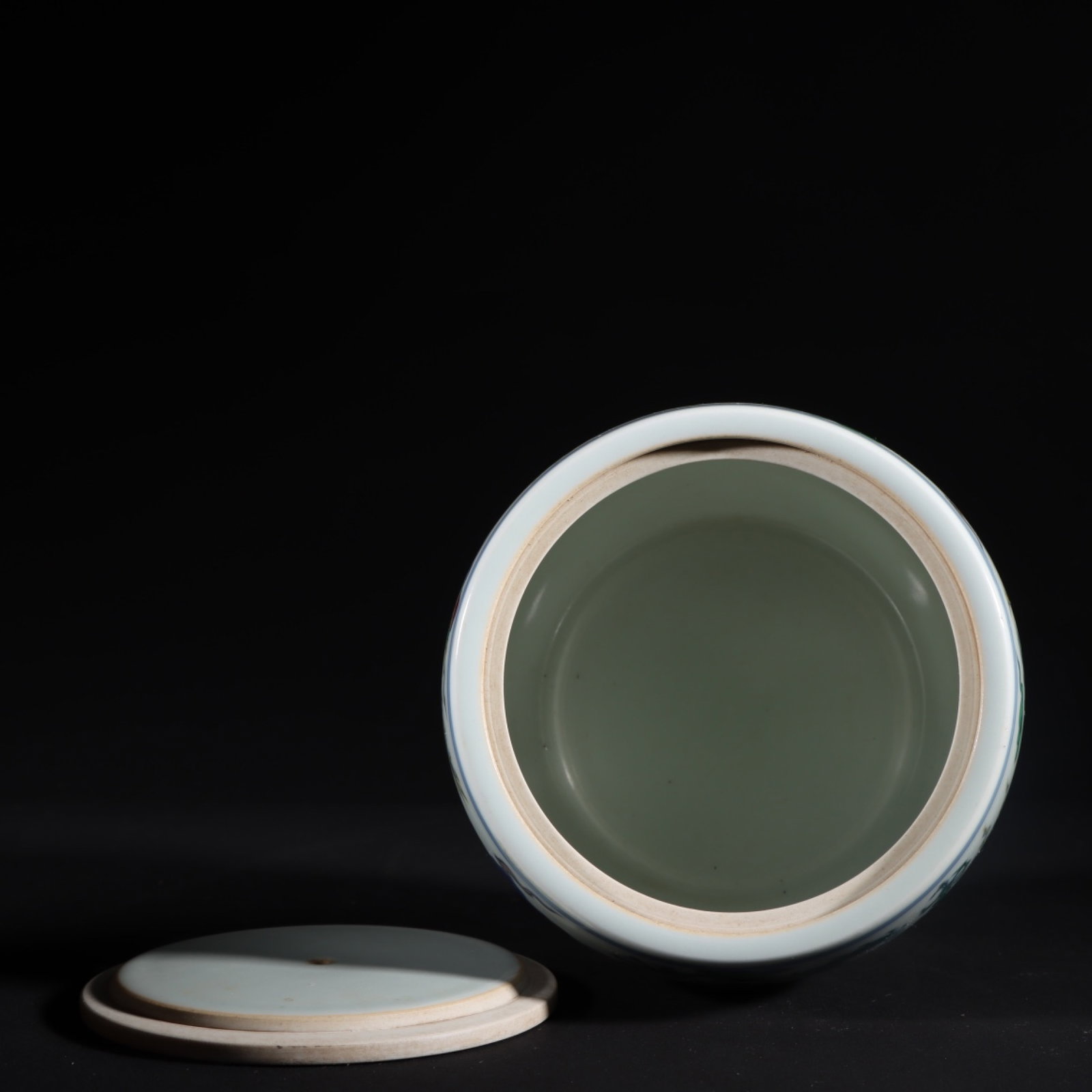 An Exquisite Doucai Auspicious Cloud and Dragon Pattern Jar - 8