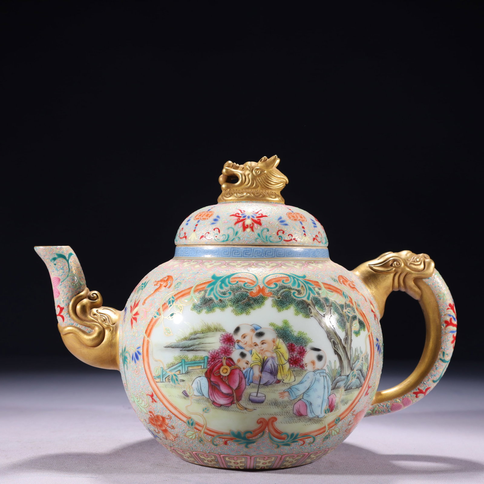 An Exquisite Famille-Rose Painted Gold Character and Story Pattern Teapot: An Exquisite Famille-Rose Painted Gold Character and Story Pattern Teapot,Qing Dynasty,China,Qianlong Four-character Mark,Size:10.6inx5.9inx8.7in,Weight:1400g 粉彩描金人&