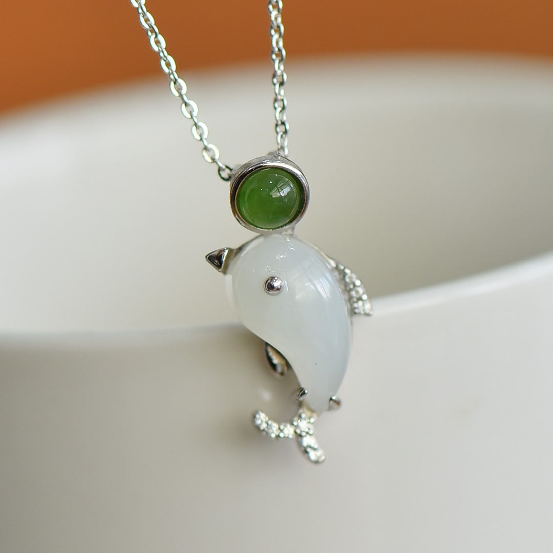An Exquisite Sterling Silver Inlaid White Jade Necklace,Inlaid Diamond: An Exquisite Sterling Silver Inlaid White Jade Necklace,Inlaid Diamond,Size:9mmx14mm 纯银镶白玉项链,嵌钻石