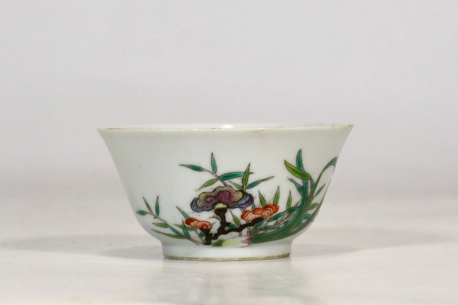 A fine famille rose bowl with lingzhi immortal birthday blessing pattern