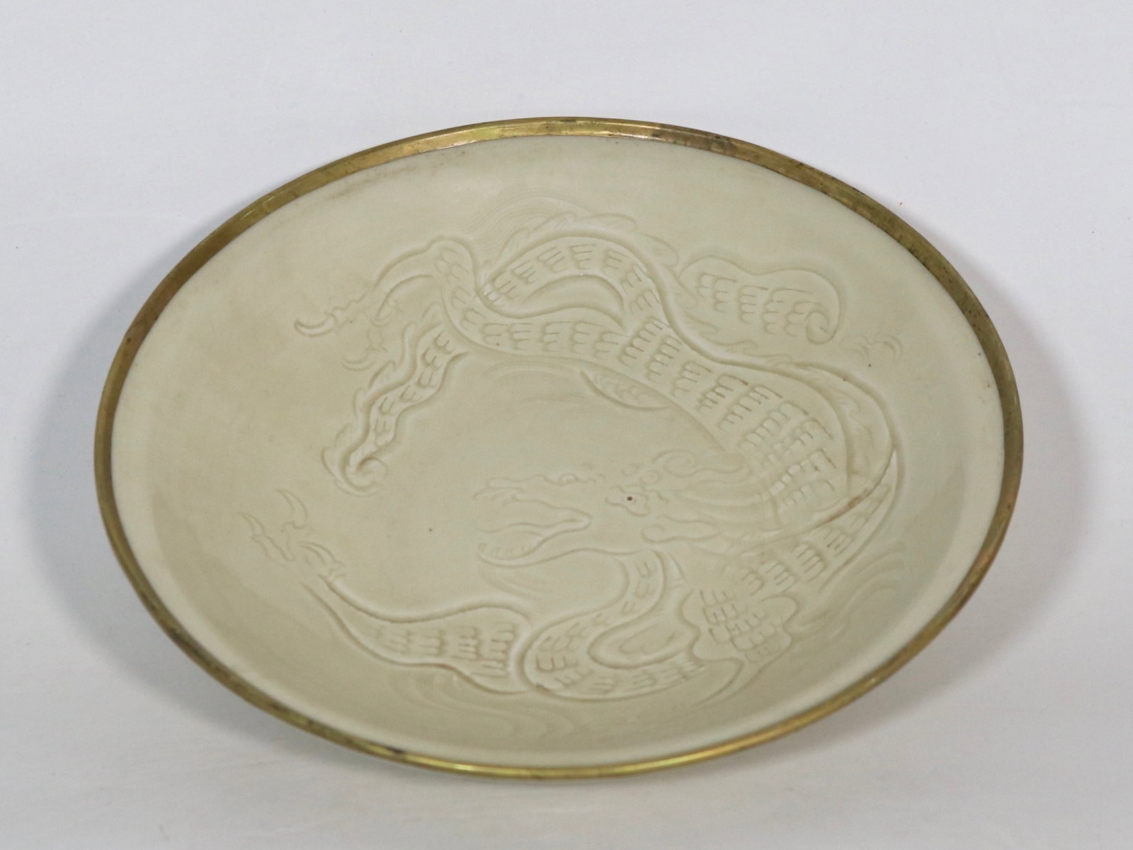 A fine Ding ware brush washer with incised dragon pattern (1 of 6)