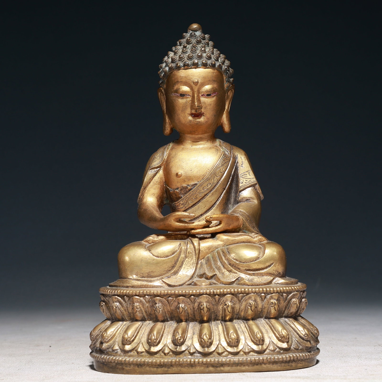 A Solemn Gilt Bronze Statue of Sakyamuni